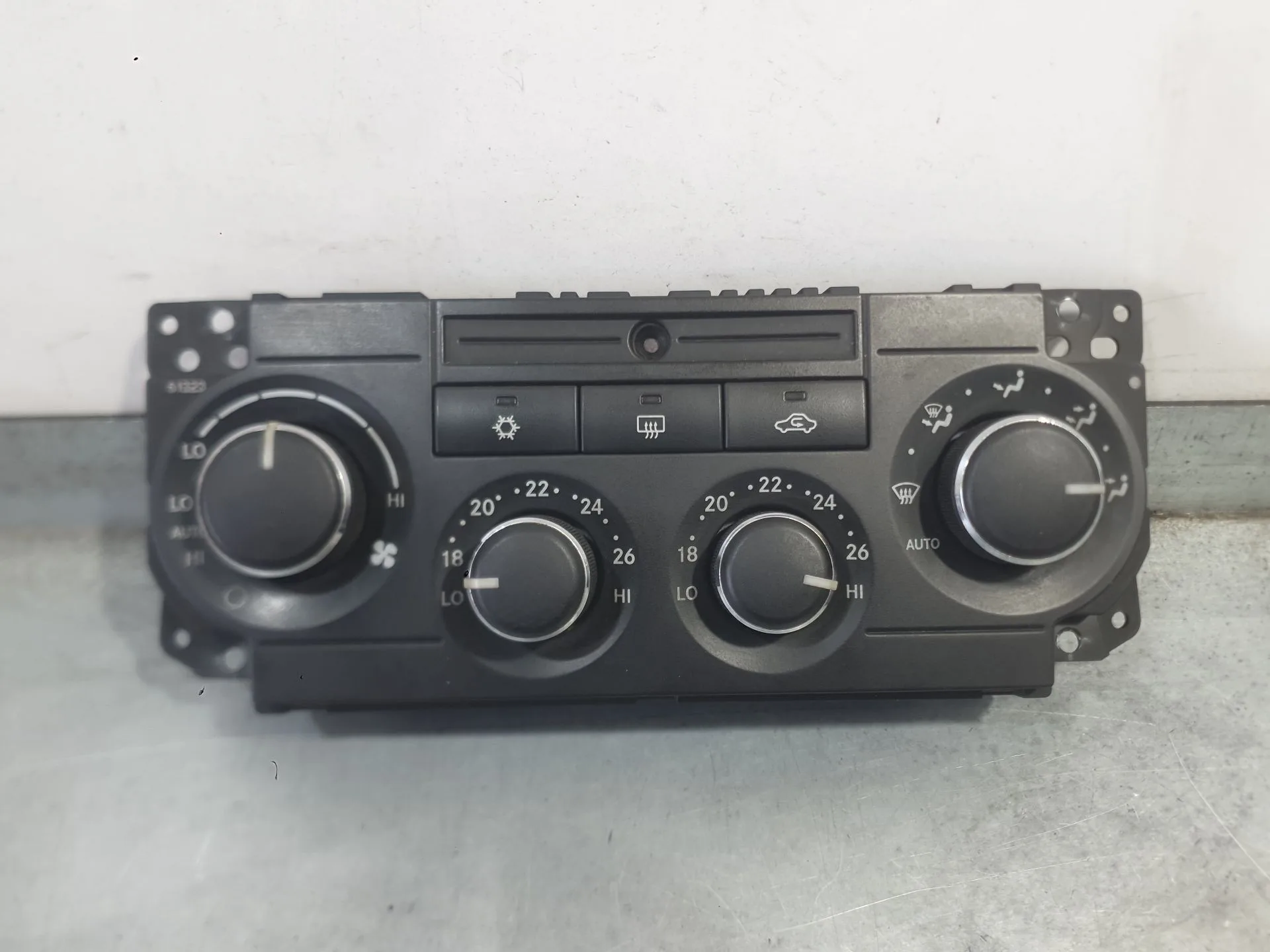 Mando Climatizador para Chrysler 300C (Lx, Le)