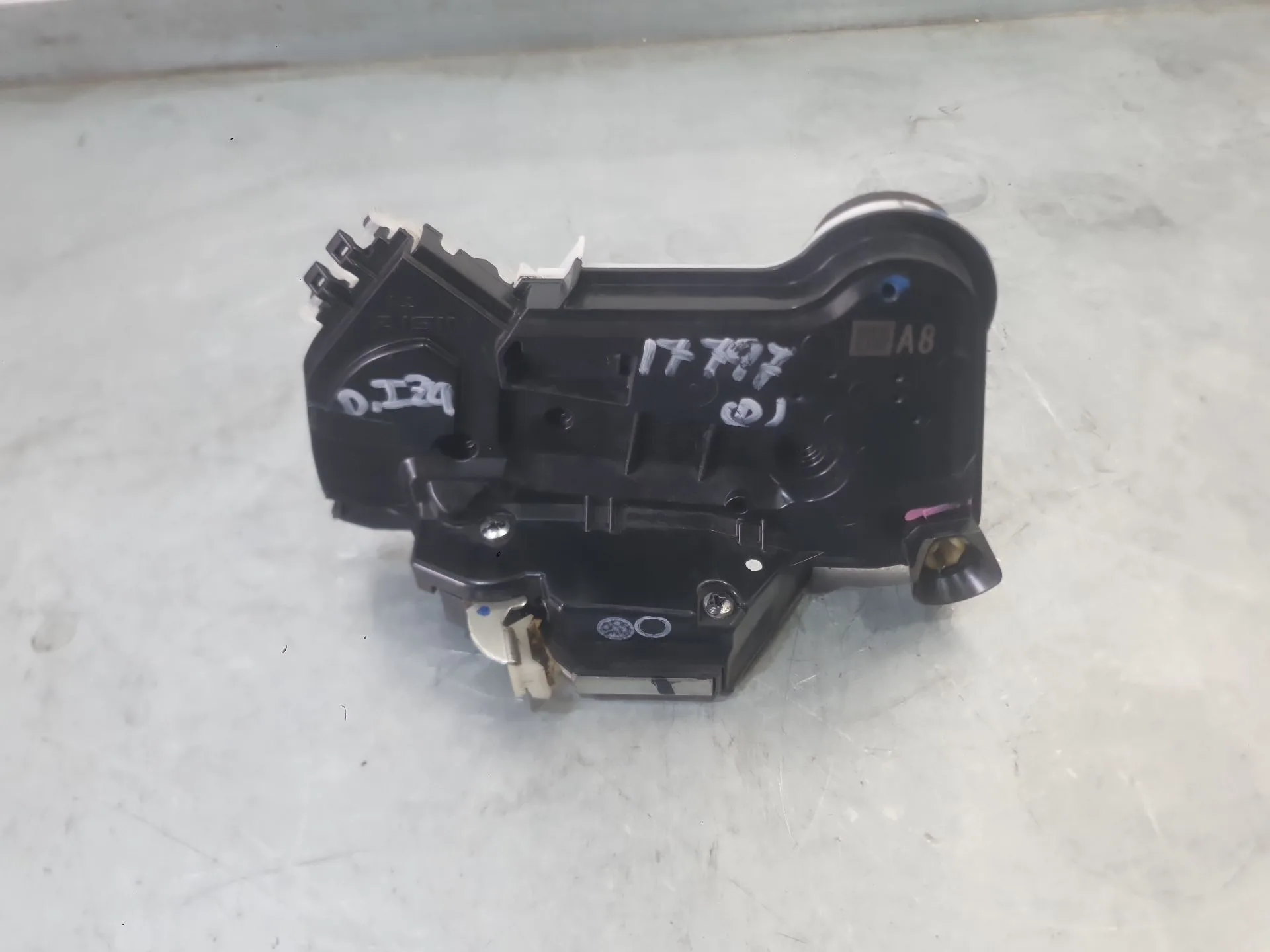 Cerradura Puerta Delantera Izquierda para Toyota Corolla Sedan (_E21_)