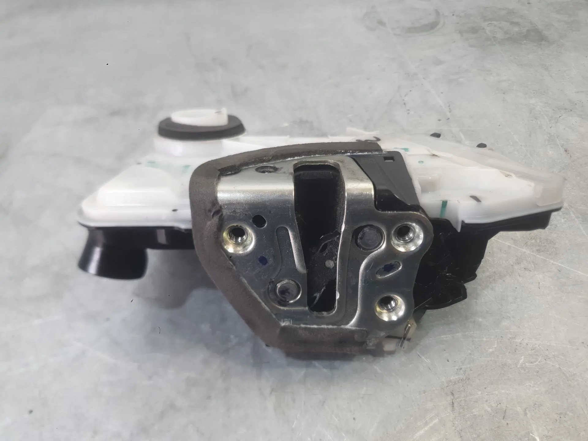 Cerradura Puerta Delantera Izquierda para Toyota Corolla Sedan (_E21_)