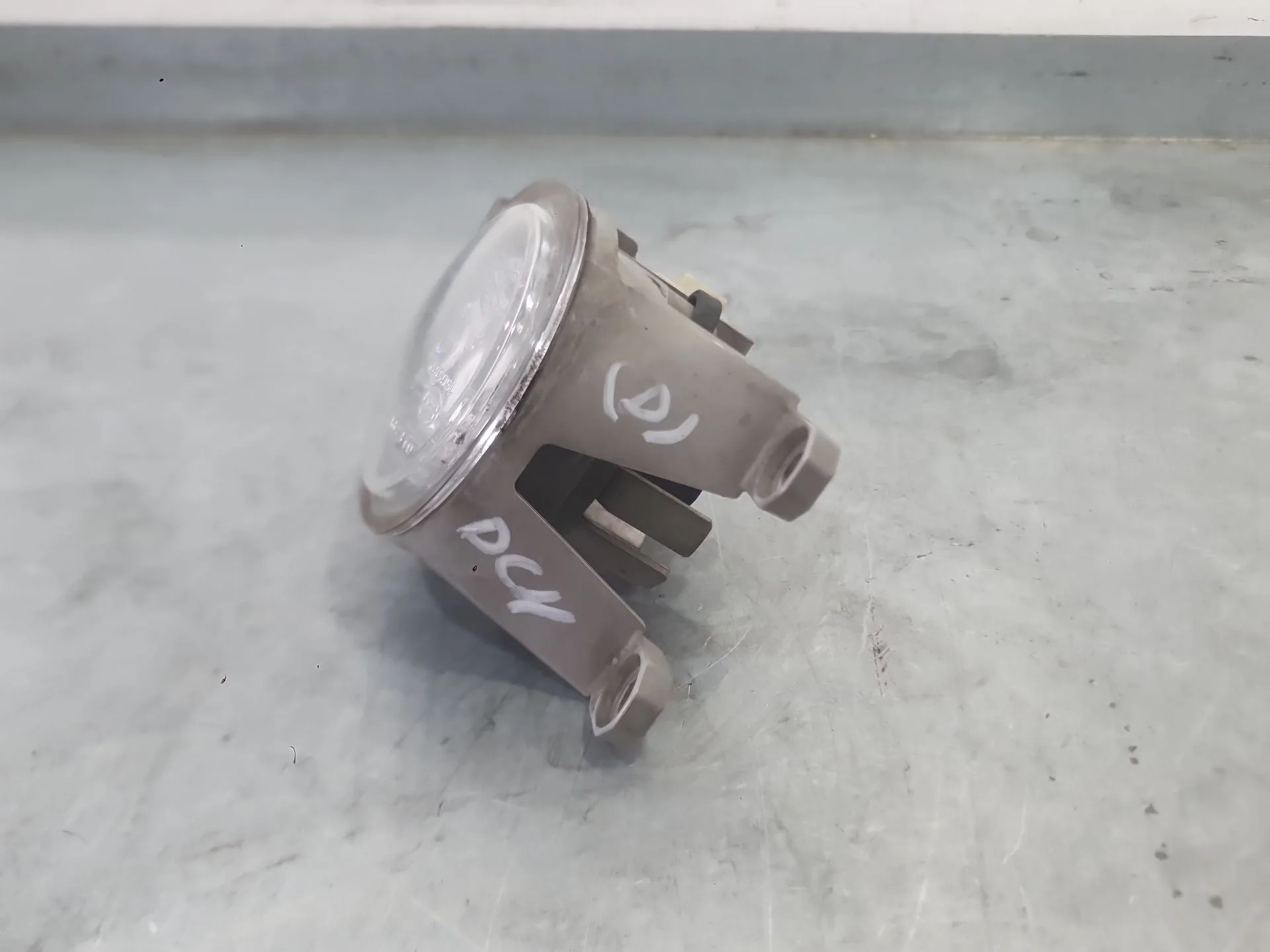 Faro Antiniebla Derecho para Toyota Corolla Sedan (_E21_)