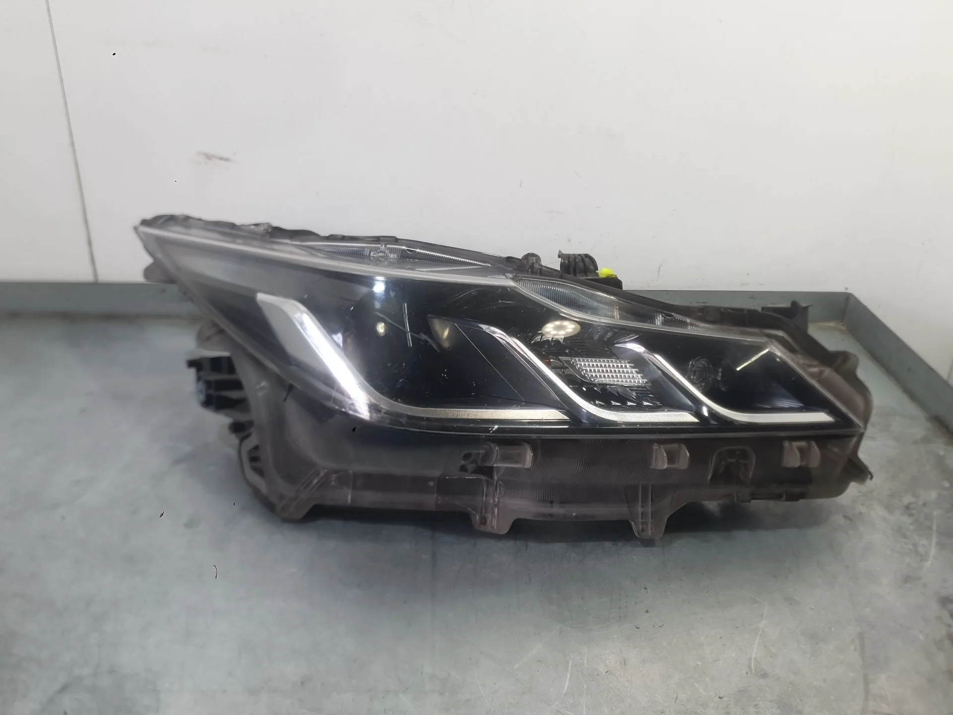 Faro Derecho para Toyota Corolla Sedan (_E21_)