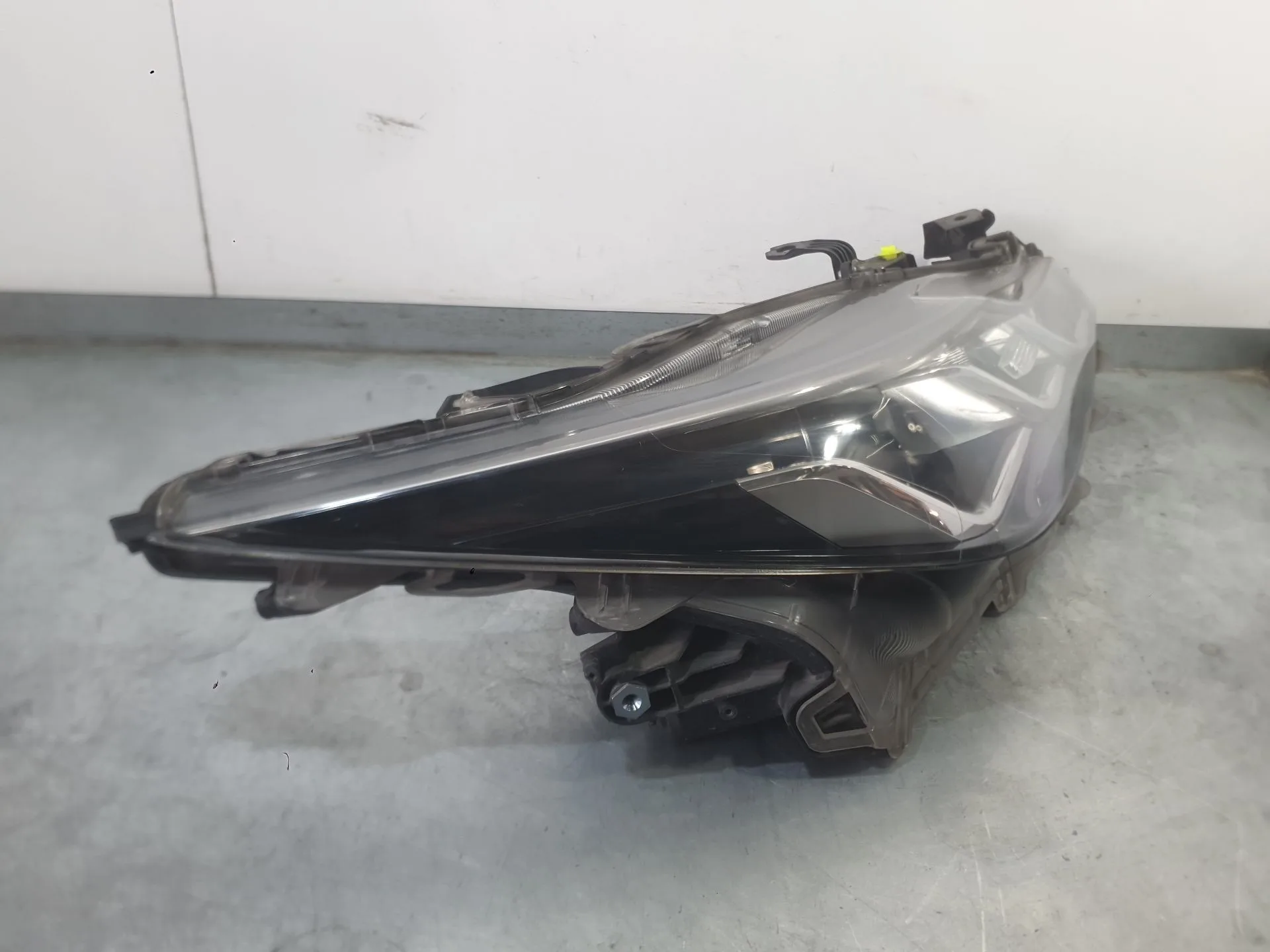 Faro Derecho para Toyota Corolla Sedan (_E21_)