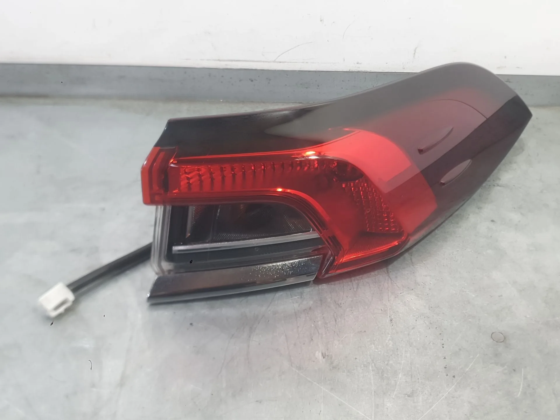 Piloto Trasero Derecho Exterior para Toyota Corolla Sedan (_E21_)