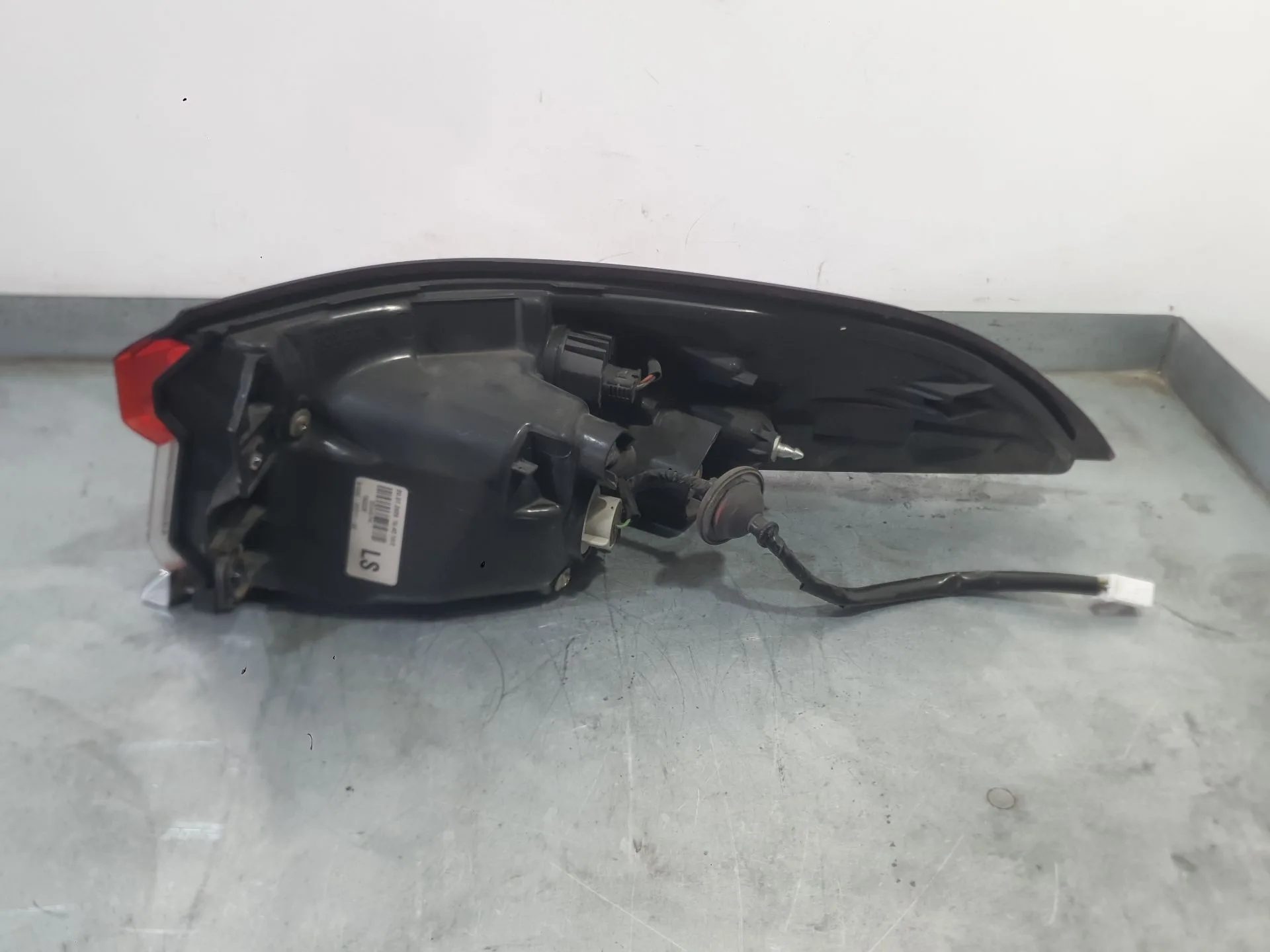 Piloto Trasero Izquierdo Exterior para Toyota Corolla Sedan (_E21_)