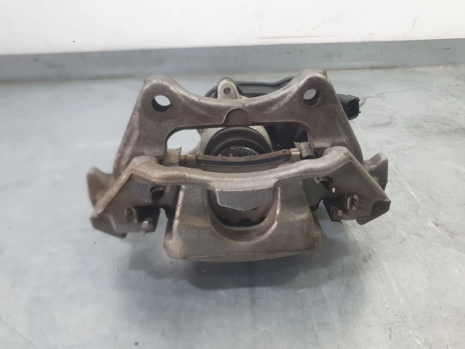 Pinza Freno Trasera Izquierda para Toyota Corolla Sedan (_E21_)