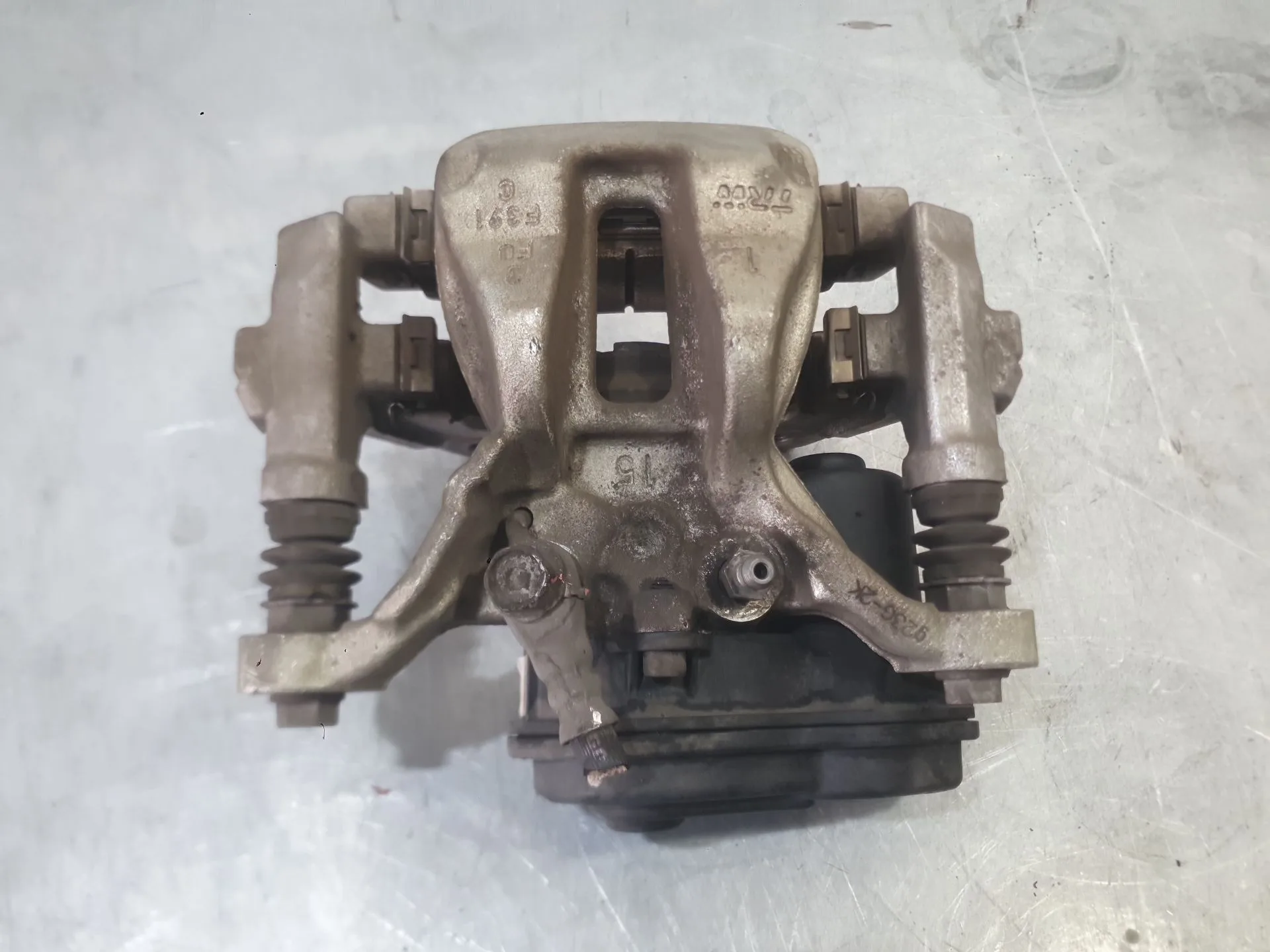 Pinza Freno Trasera Izquierda para Toyota Corolla Sedan (_E21_)