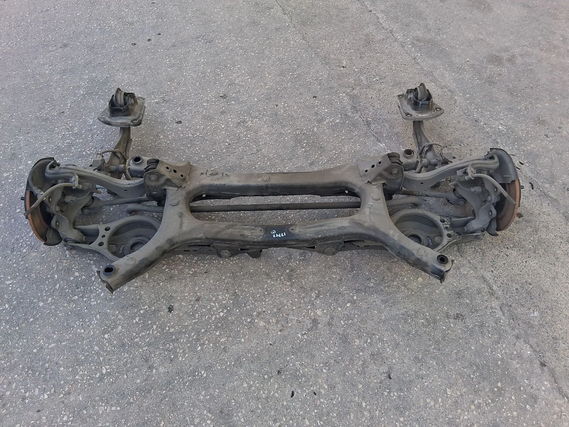 Puente Trasero para Toyota Corolla Sedan (_E21_)