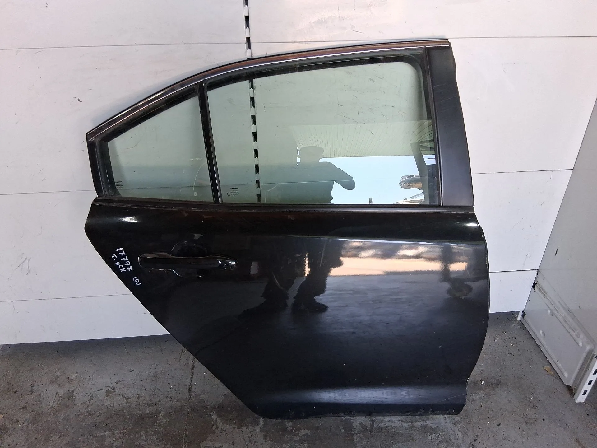 Puerta Trasera Derecha para Toyota Corolla Sedan (_E21_)