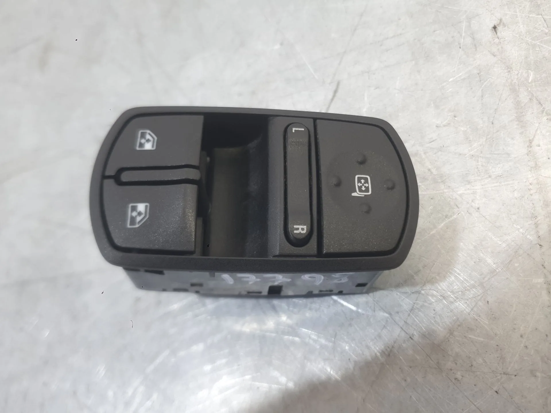 Mando Elevalunas Delantero Izquierdo para Opel Corsa E (X15)