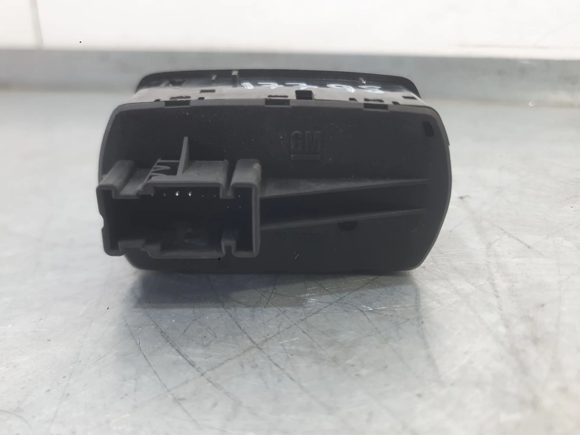 Mando Elevalunas Delantero Izquierdo para Opel Corsa E (X15)