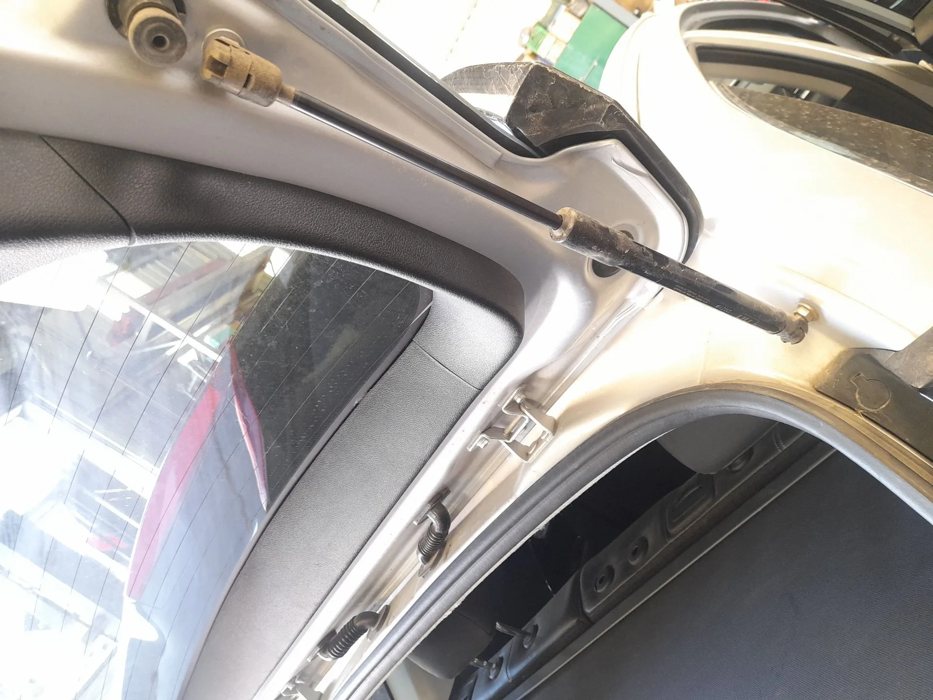 Amortiguadores Maletero / Porton para Kia Niro I (De)