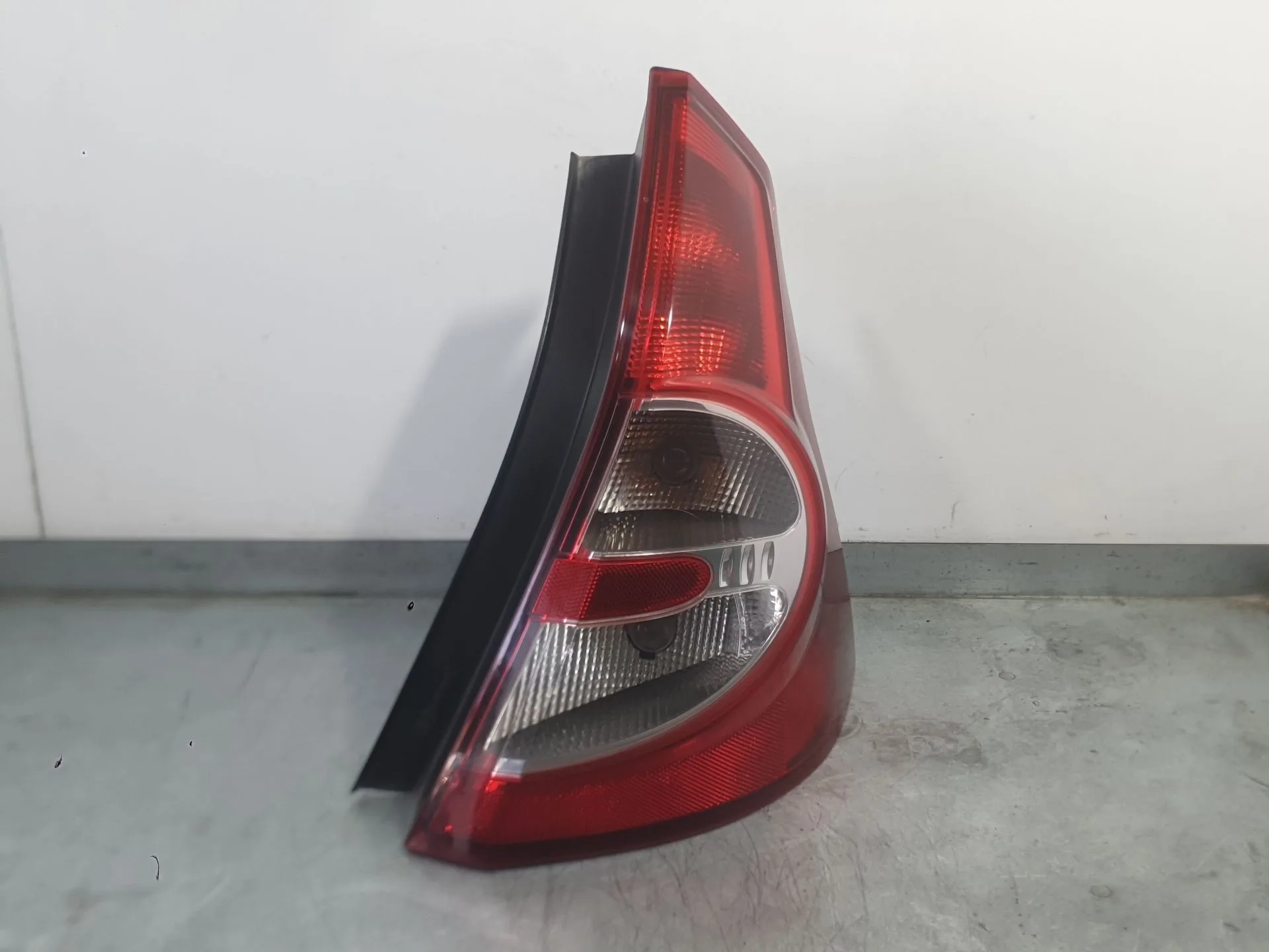 Piloto Trasero Derecho para Dacia Sandero (Bs_)