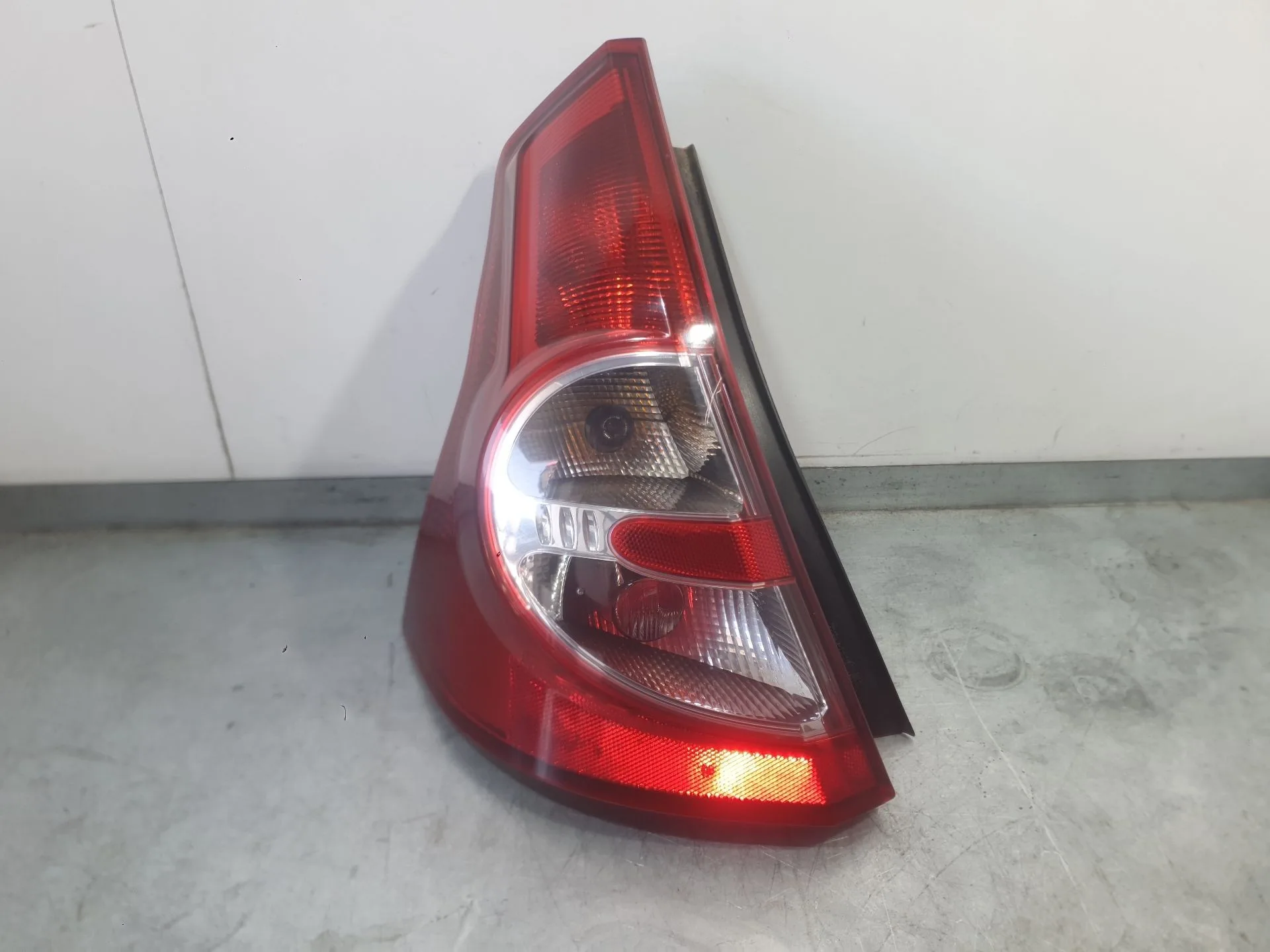 Piloto Trasero Izquierdo para Dacia Sandero (Bs_)