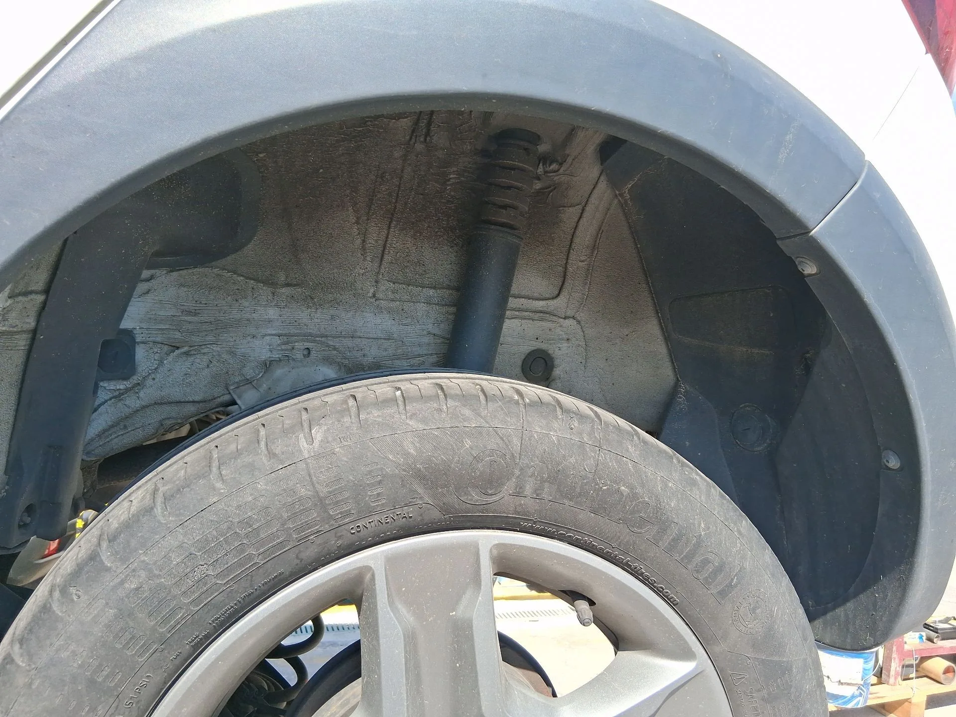Plastico Pase Rueda Tras. Izq. para Dacia Sandero Ii (B8_)