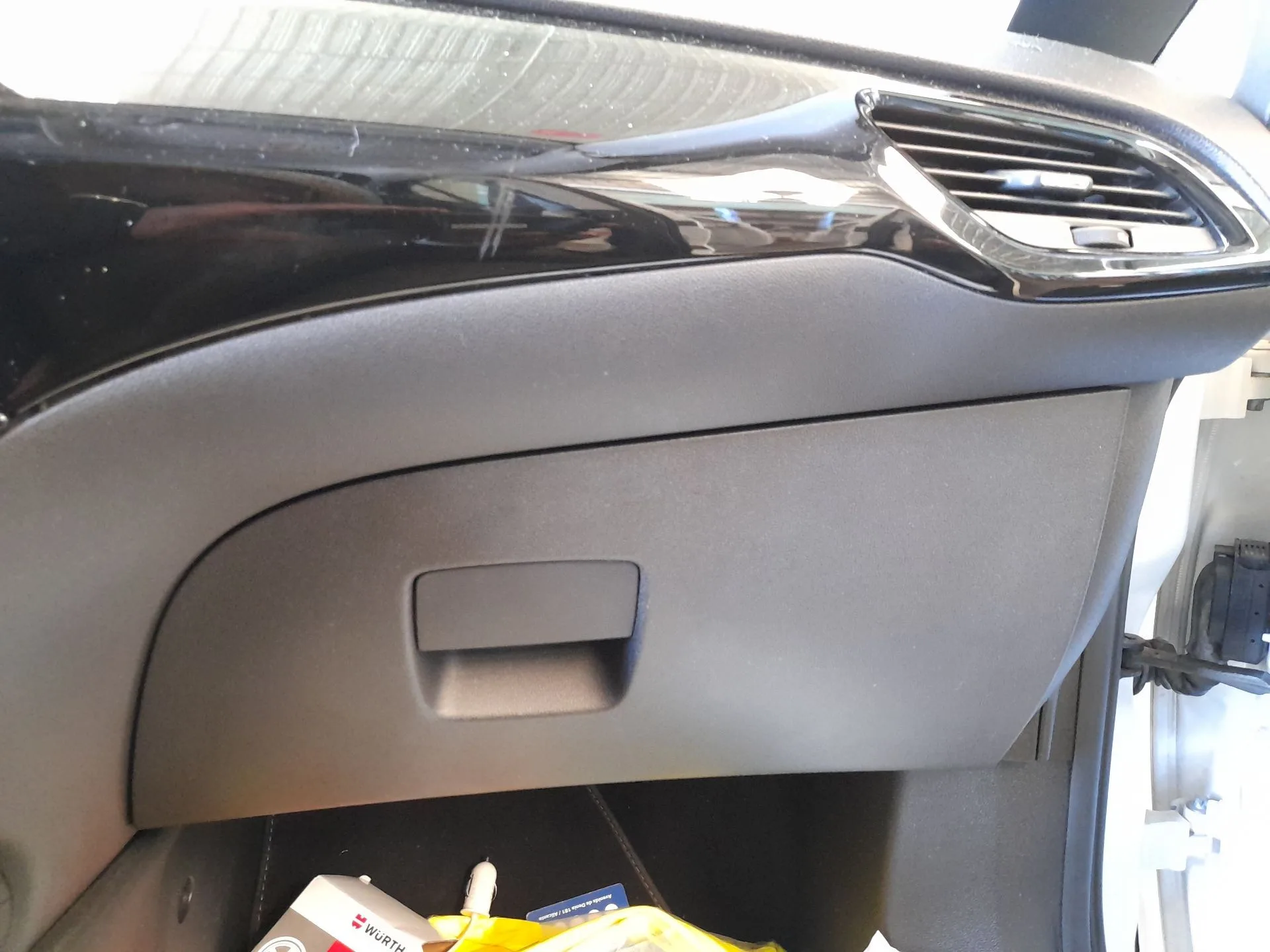 Guantera para Opel Corsa E (X15)