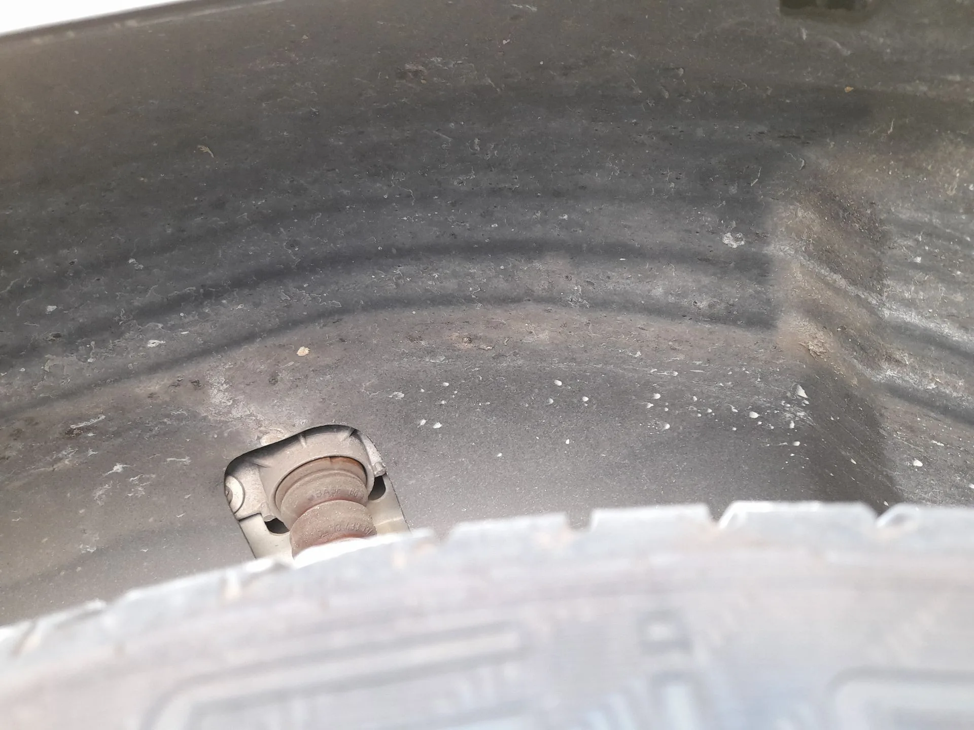 Plastico Pase Rueda Tras. Izq. para Opel Corsa E (X15)
