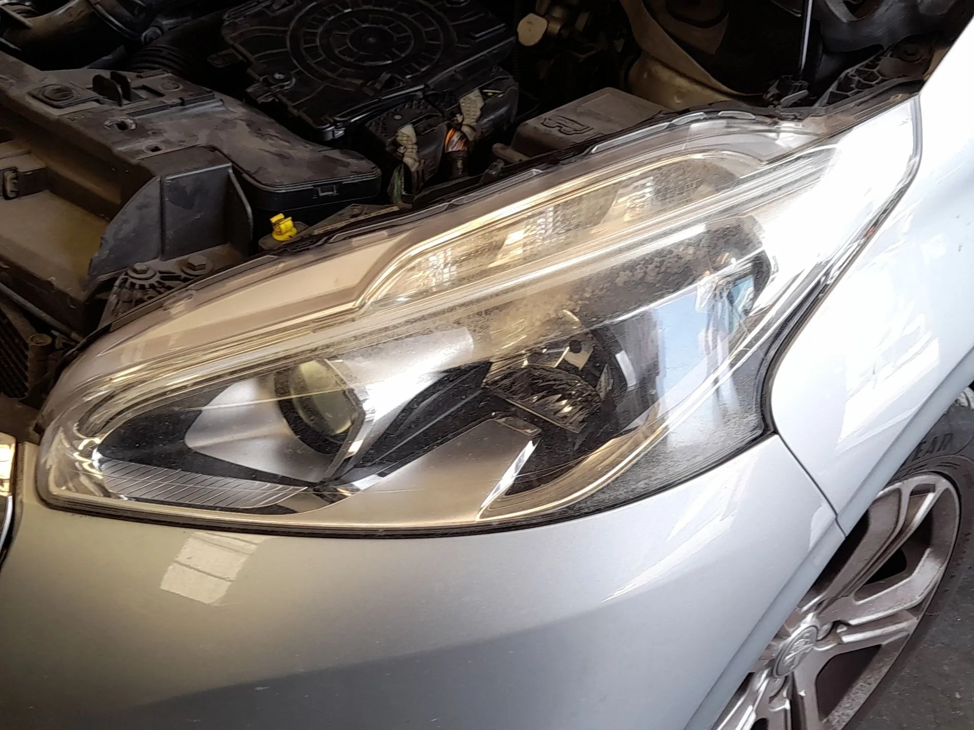 Faro Izquierdo para Peugeot 208 I (Ca_, Cc_)