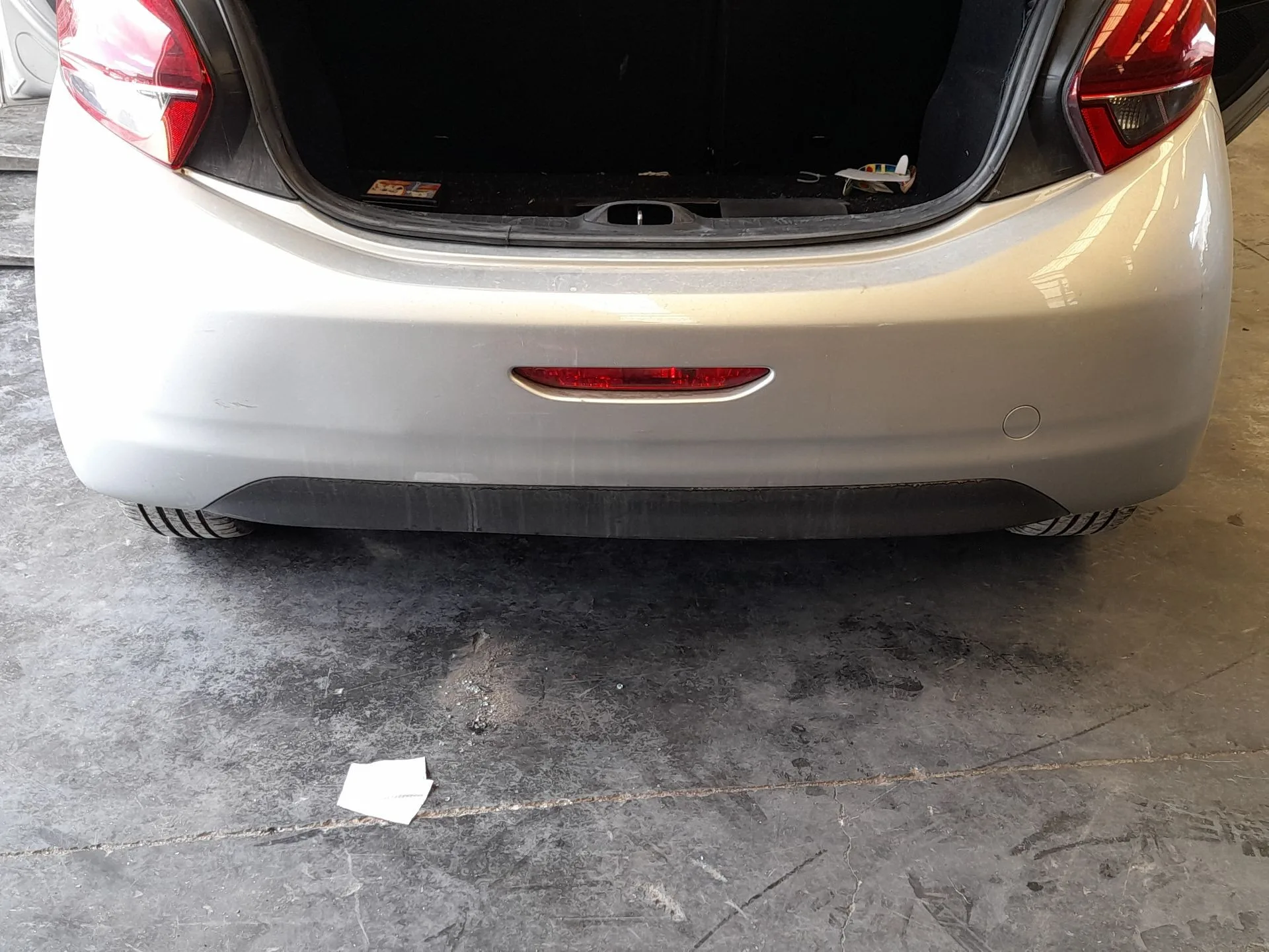 Paragolpes Trasero para Peugeot 208 I (Ca_, Cc_)
