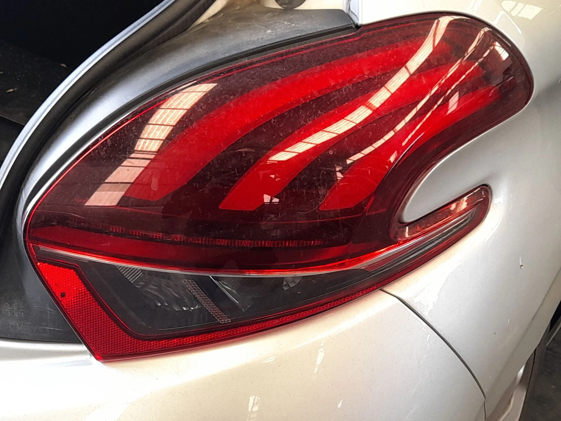 Piloto Trasero Derecho para Peugeot 208 I (Ca_, Cc_)