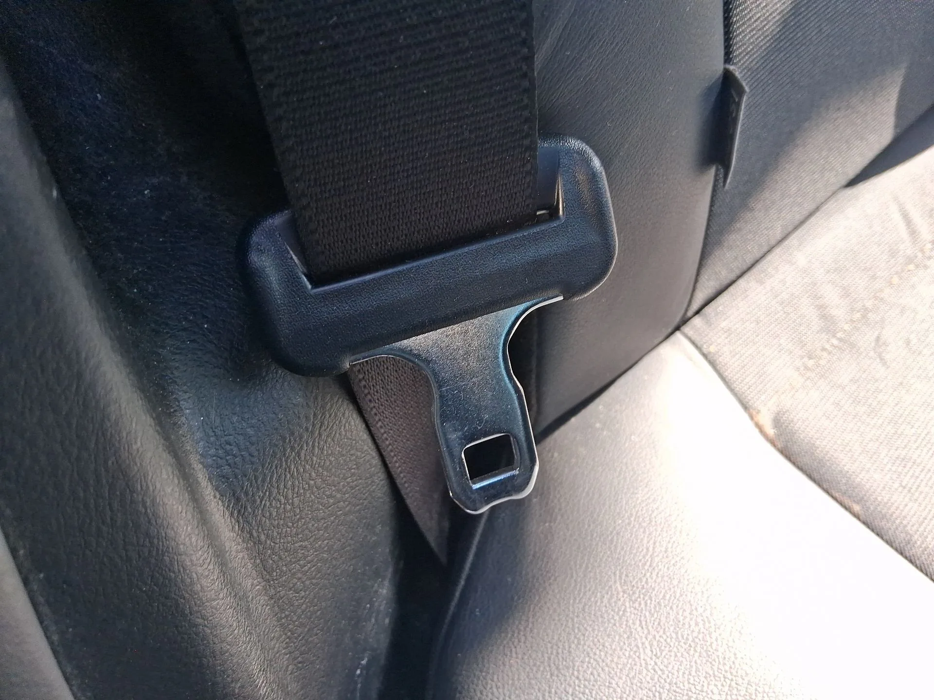Cinturon Seguridad Trasero Derecho para Toyota Yaris (_P13_)