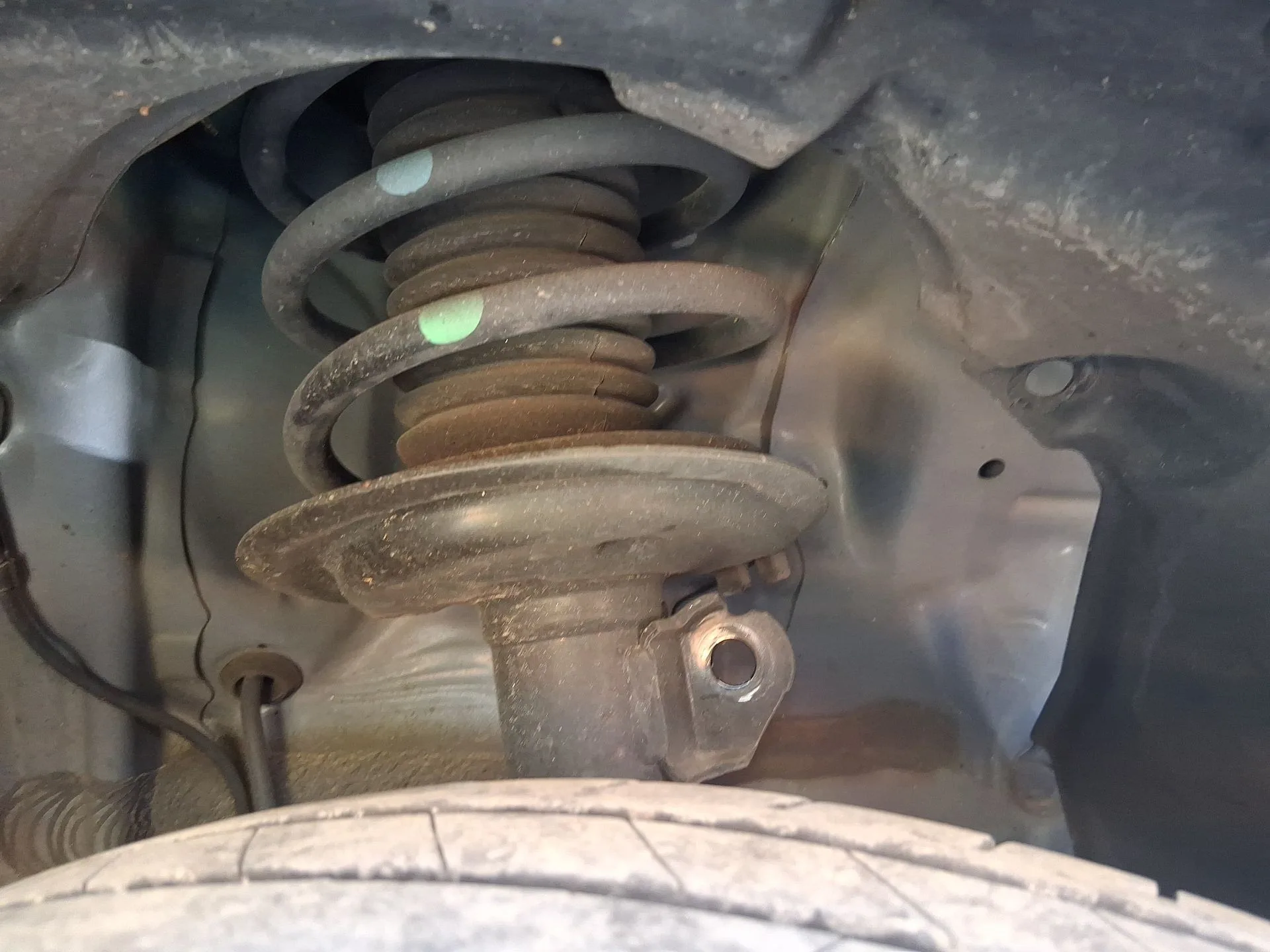Amortiguador Delantero Derecho para Toyota Yaris (_P13_)