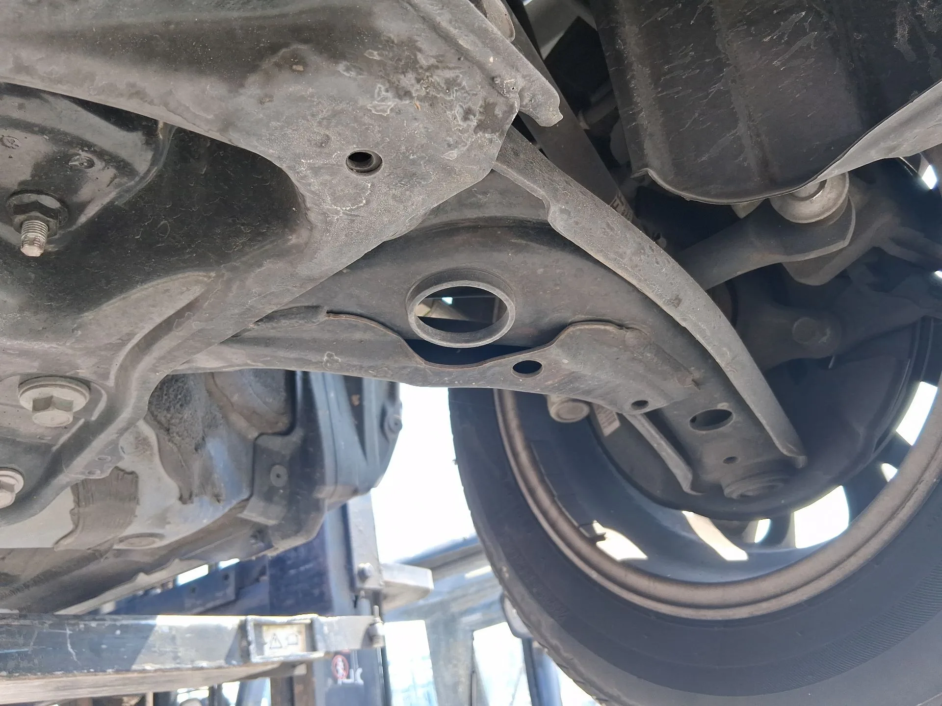 Brazo Suspension Inferior Delantero Izquierdo para Toyota Yaris (_P13_)
