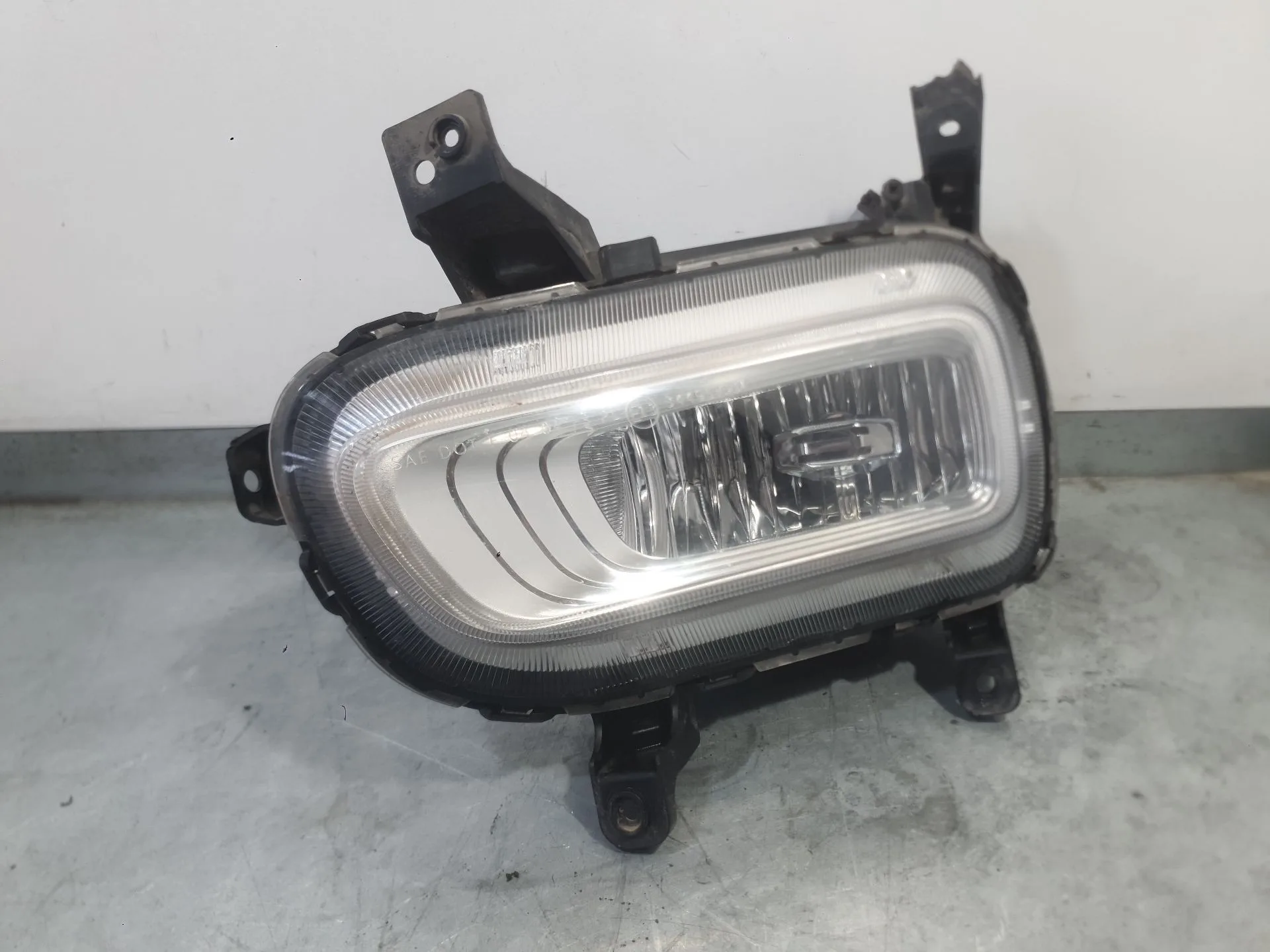 Faro Antiniebla Izquierdo para Kia Carens Iv