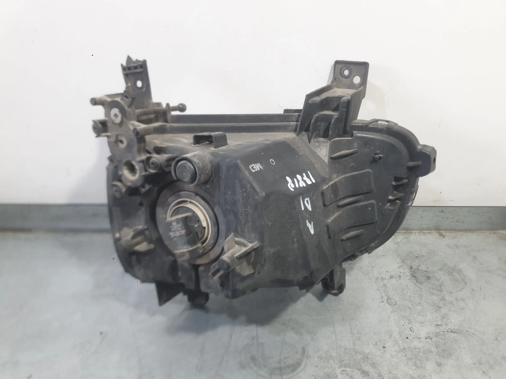Faro Antiniebla Izquierdo para Kia Carens Iv