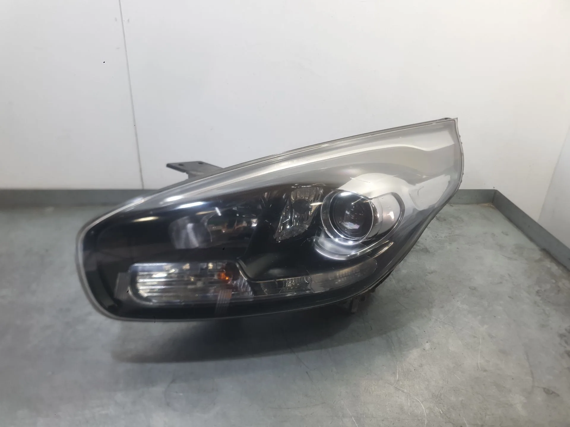 Faro Izquierdo para Kia Carens Iv
