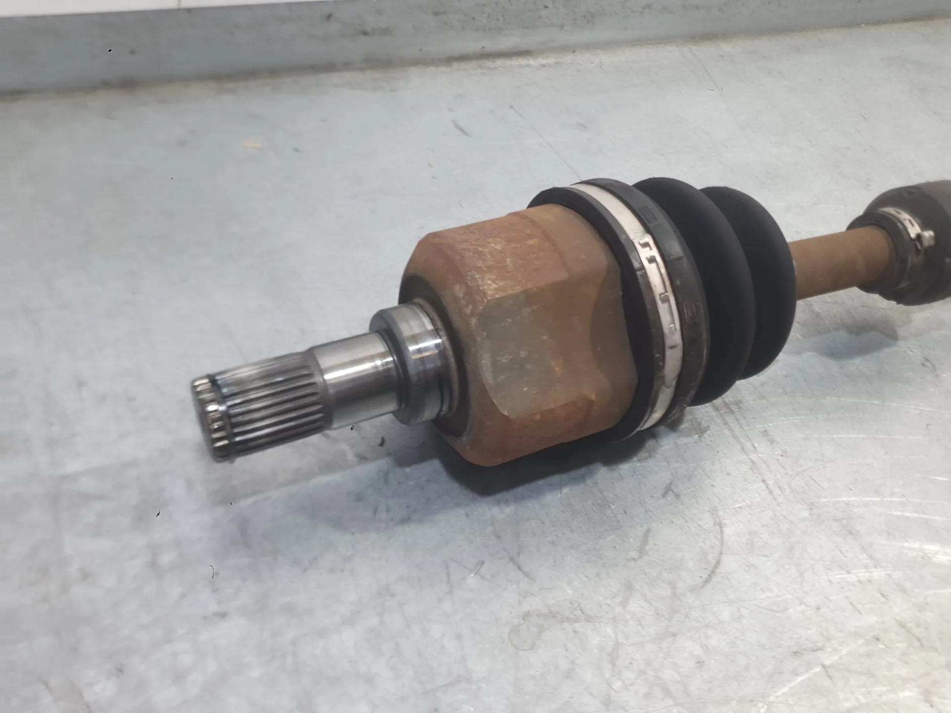 Transmision Delantera Izquierda para Kia Carens Iv