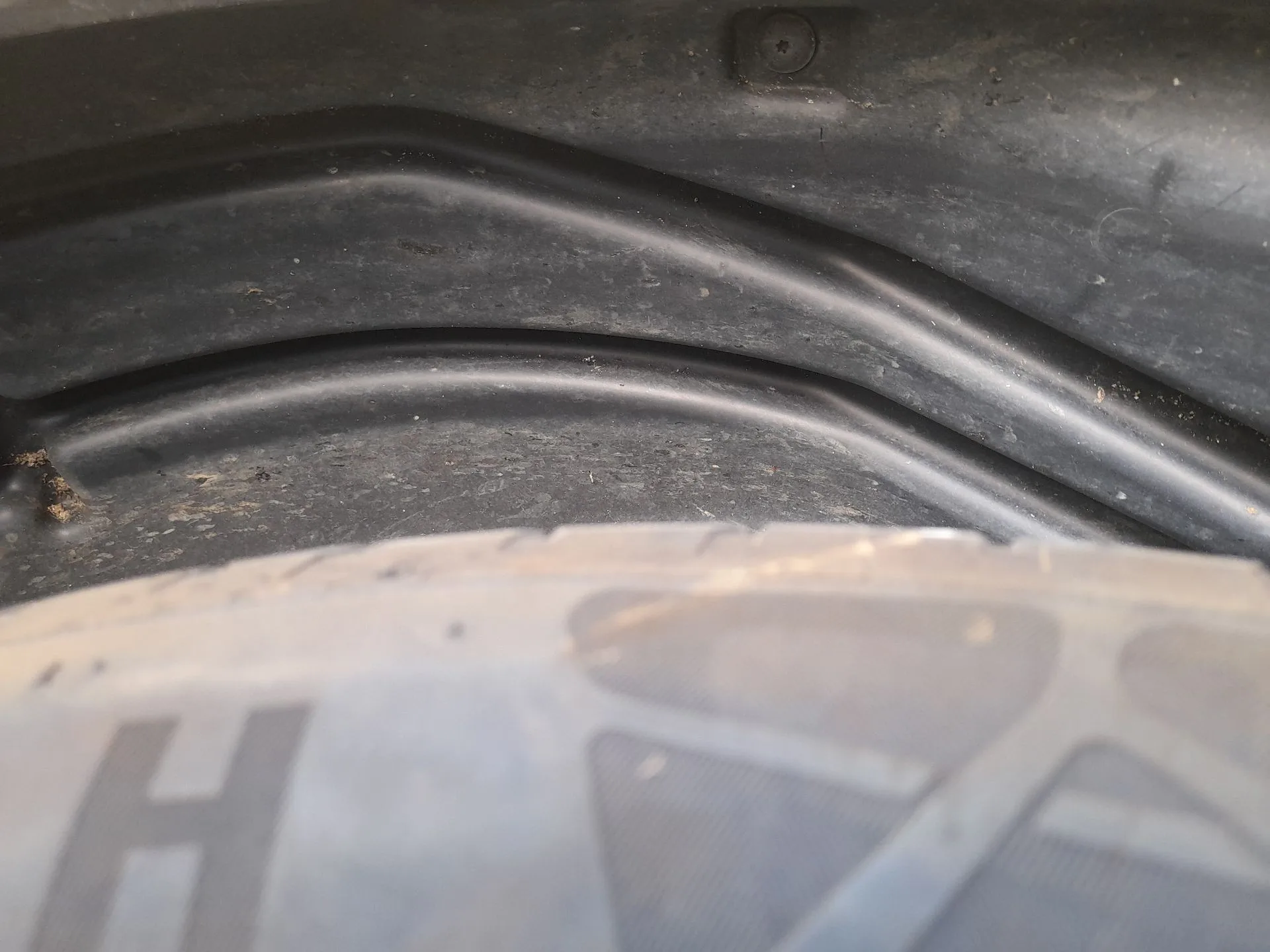 Plastico Pase Rueda Tras. Izq. para Peugeot 2008 Ii (Ud_, Us_, Uy_, Uj_, Ur_, Uc_)