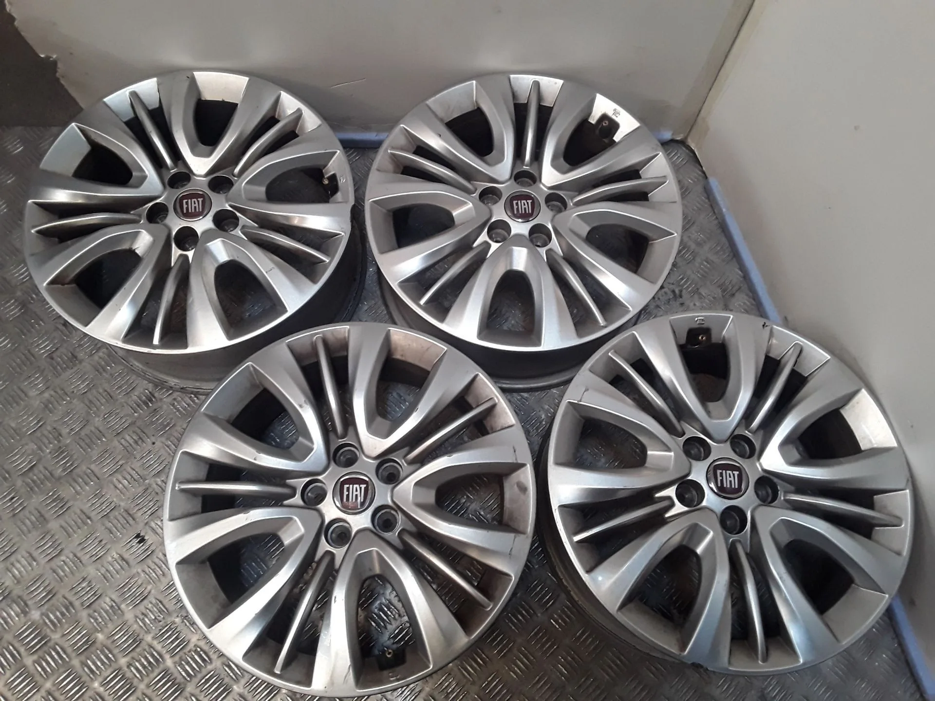 Juego Llantas Aluminio para Fiat Tipo Sedan (356_, 357_)