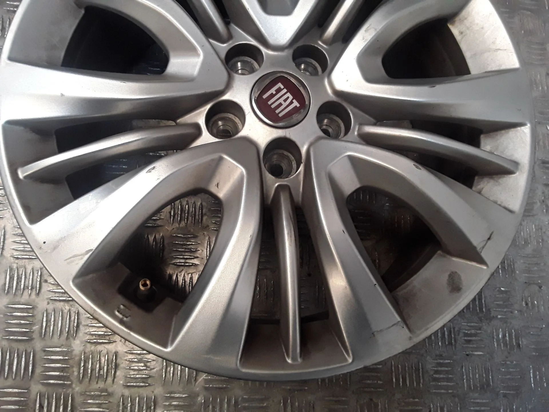 Juego Llantas Aluminio para Fiat Tipo Sedan (356_, 357_)