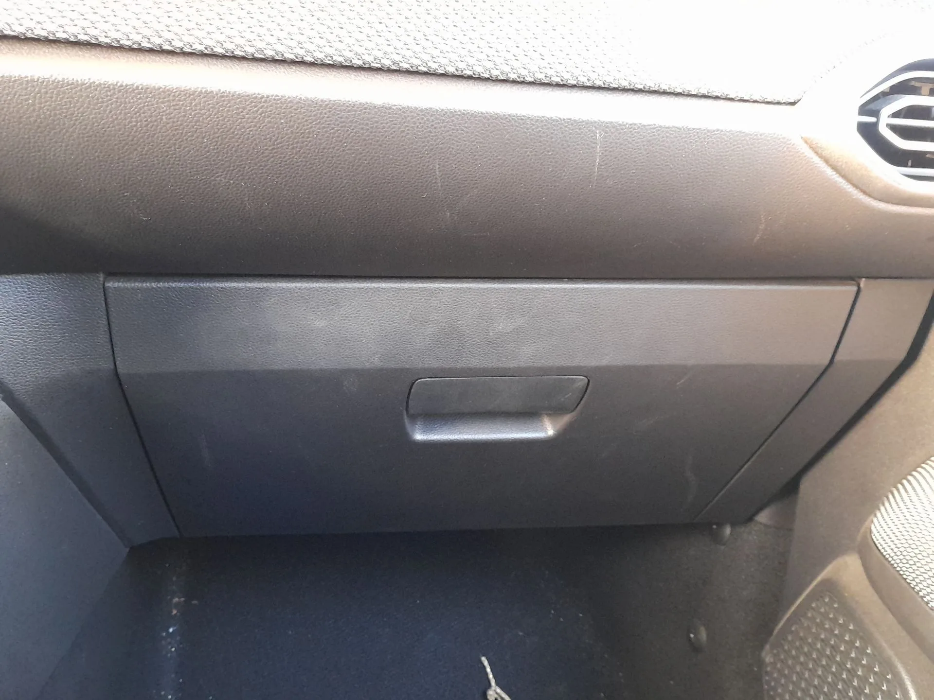 Guantera para Dacia Sandero Iii