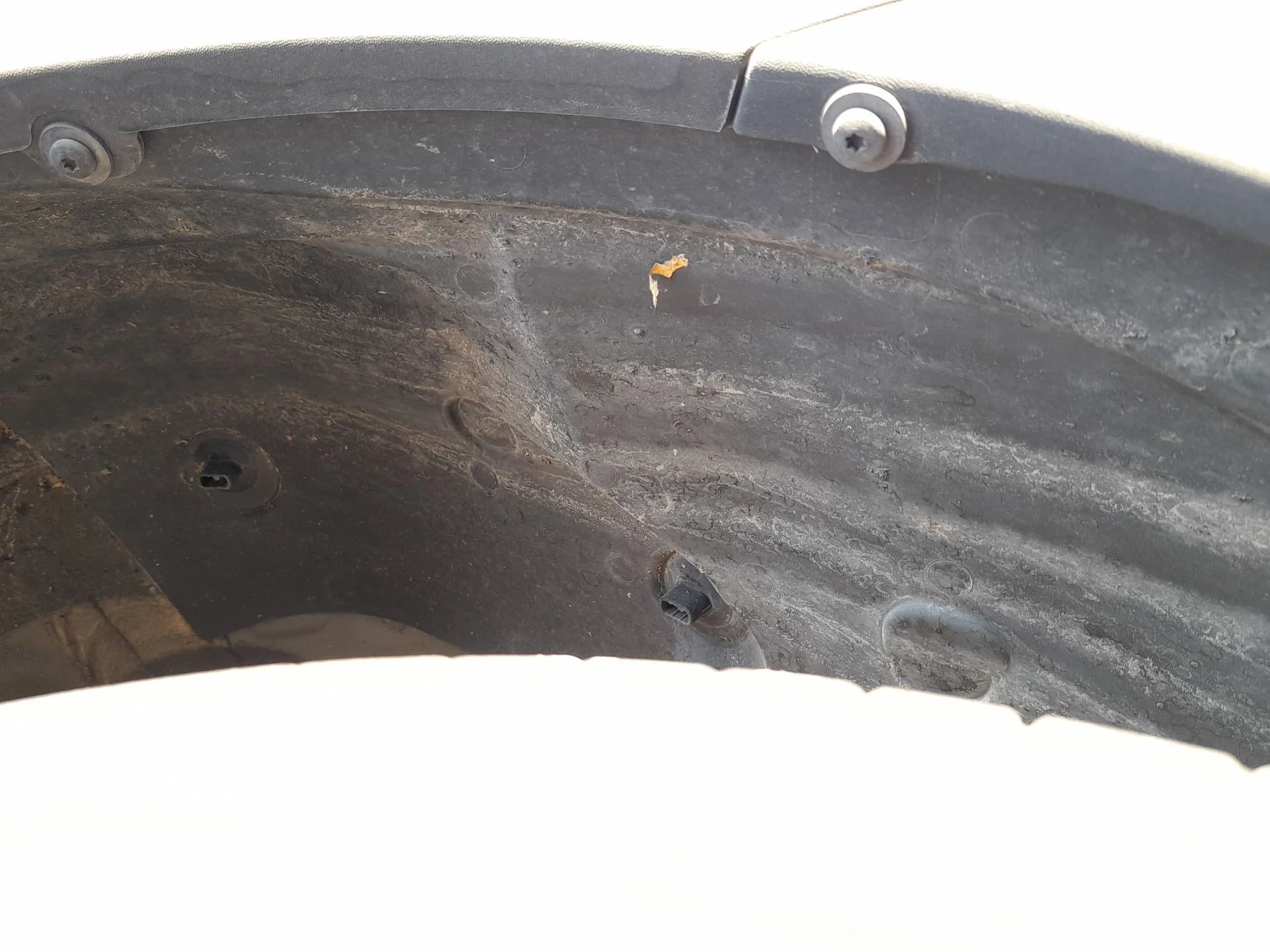 Plastico Pase Rueda Tras. Izq. para Dacia Sandero Iii