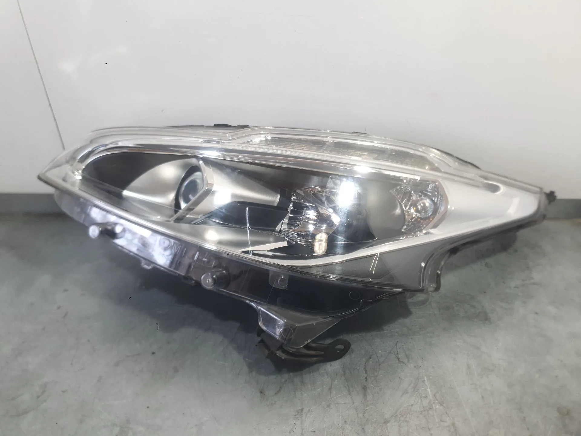 Faro Izquierdo para Peugeot 208 I (Ca_, Cc_)
