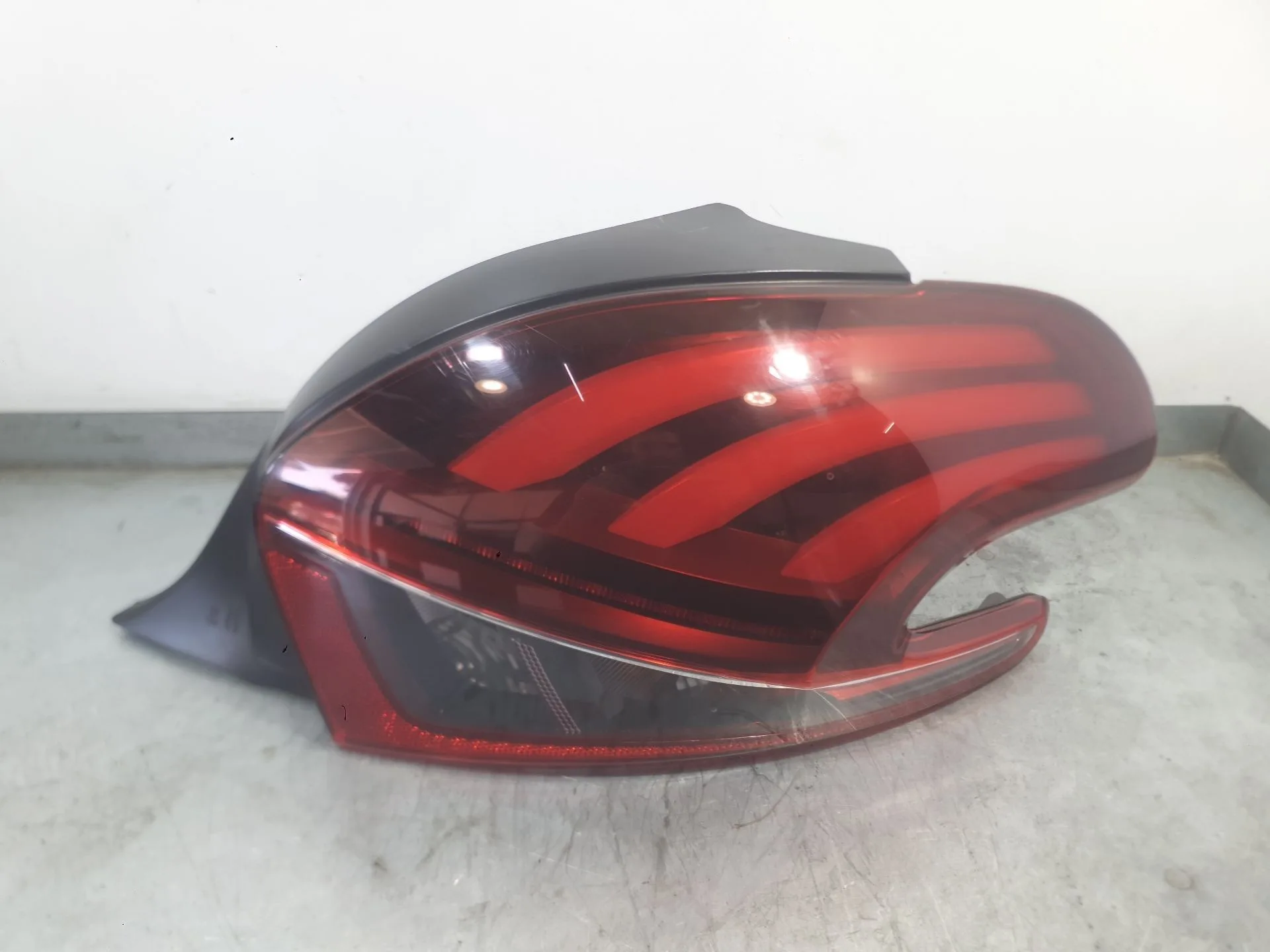 Piloto Trasero Derecho para Peugeot 208 I (Ca_, Cc_)