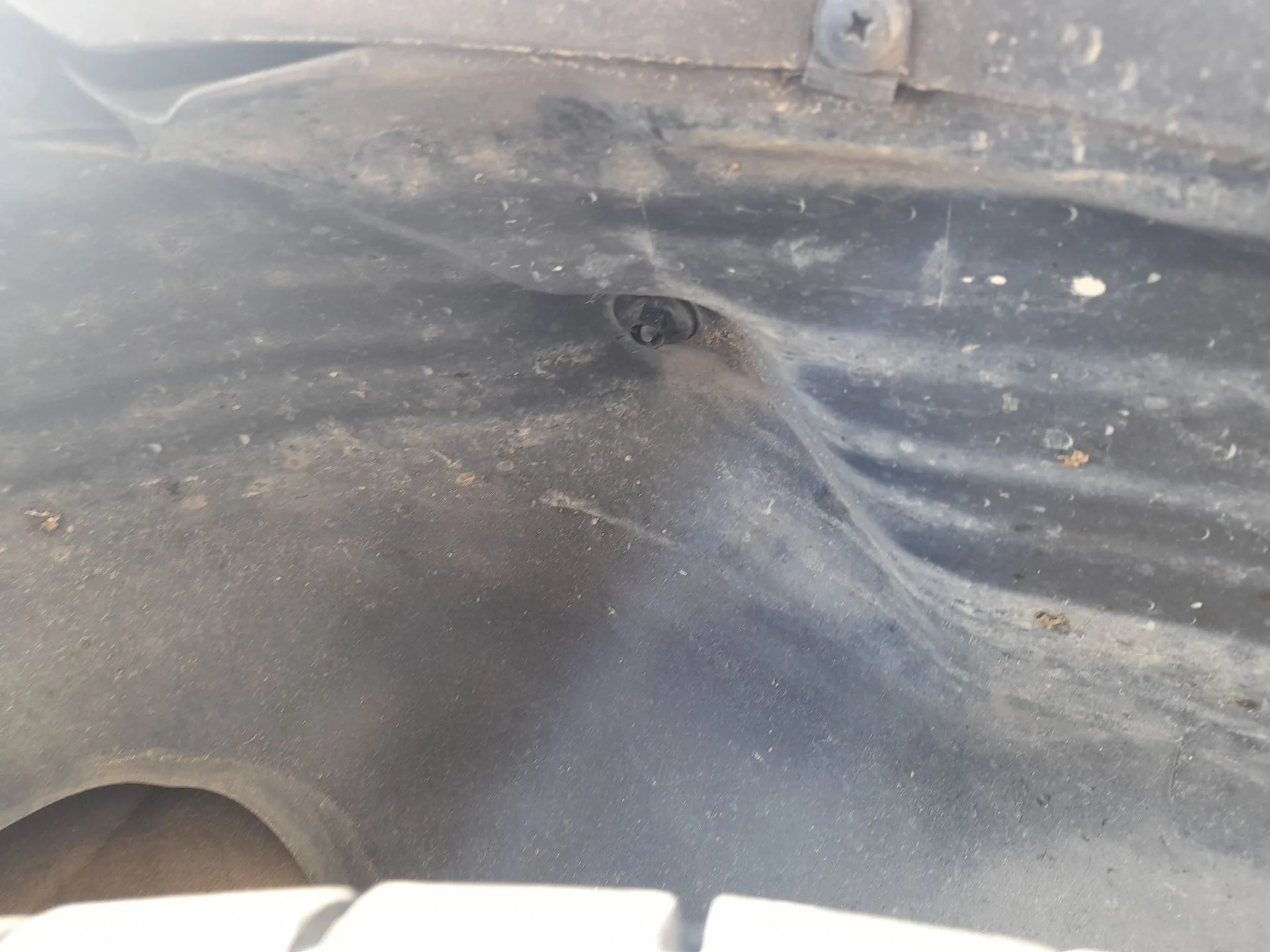 Plastico Pase Rueda Tras. Izq. para Kia Sportage Iii (Sl)