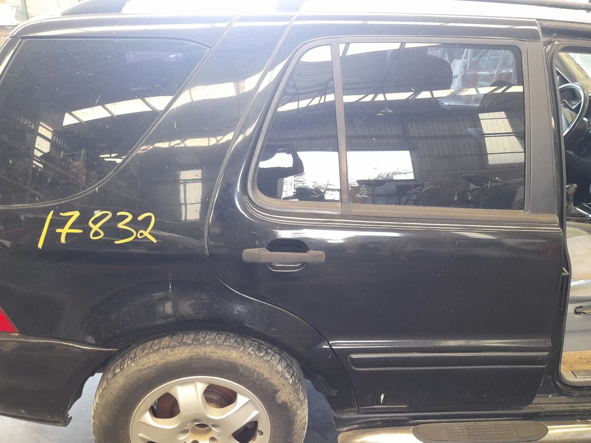 Puerta Trasera Derecha para Mercedes-Benz Clase M (W163)
