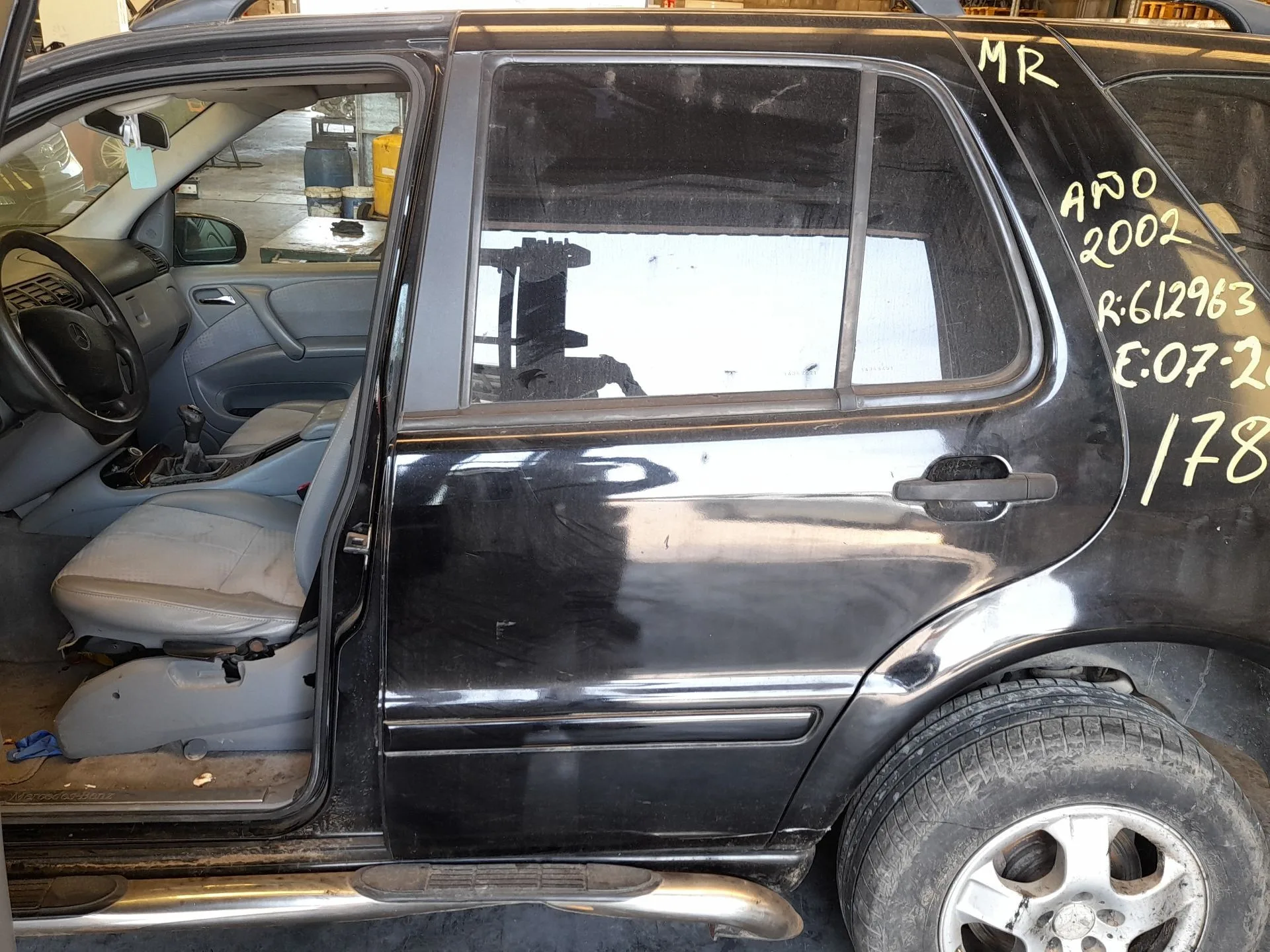 Puerta Trasera Izquierda para Mercedes-Benz Clase M (W163)