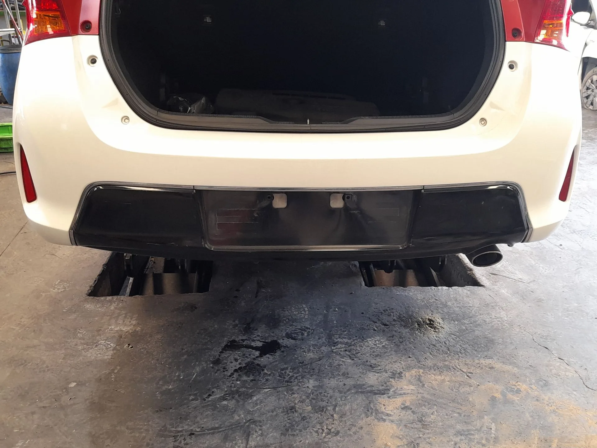 Paragolpes Trasero para Toyota Auris (_E18_)