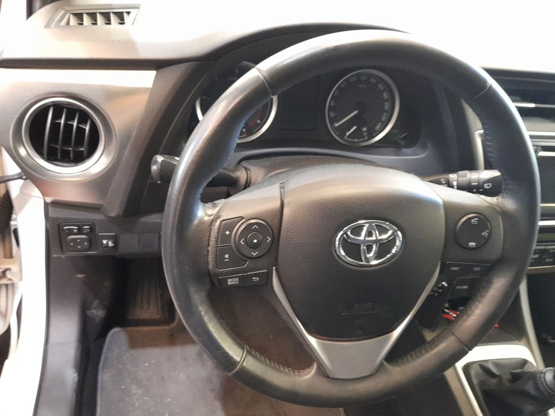 Volante para Toyota Auris (_E18_)