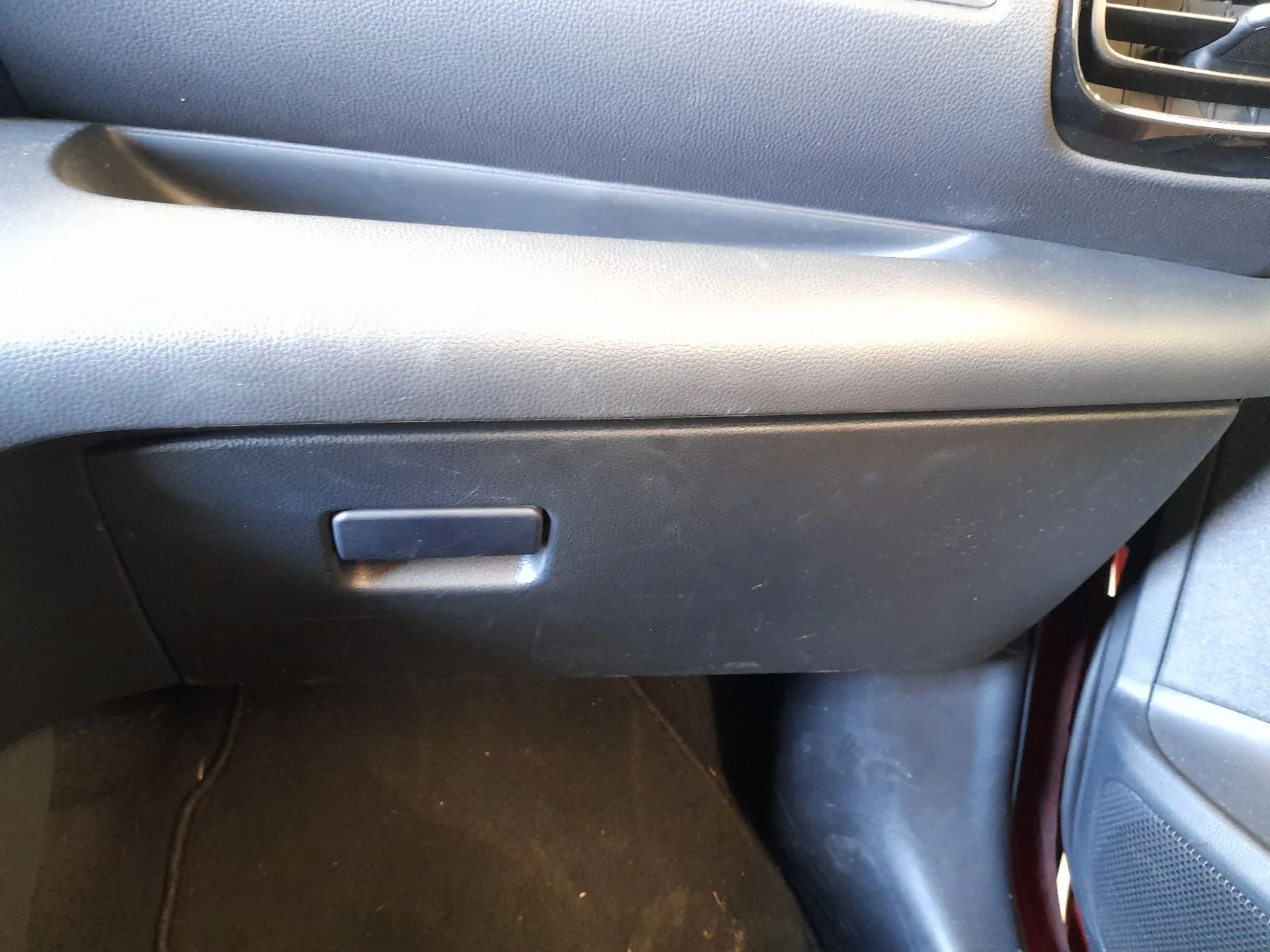 Guantera para Toyota Yaris (_P21_, _Pa1_, _Ph1_)