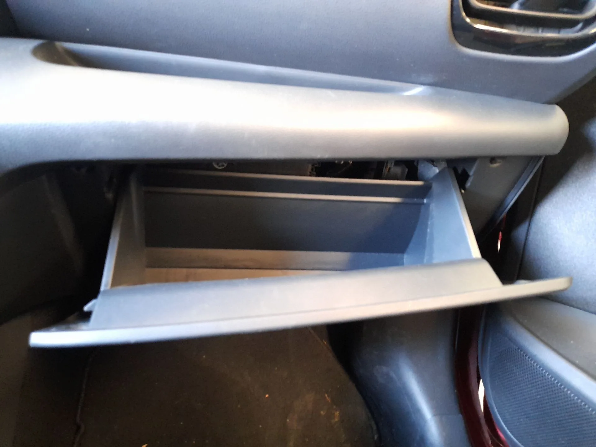 Guantera para Toyota Yaris (_P21_, _Pa1_, _Ph1_)