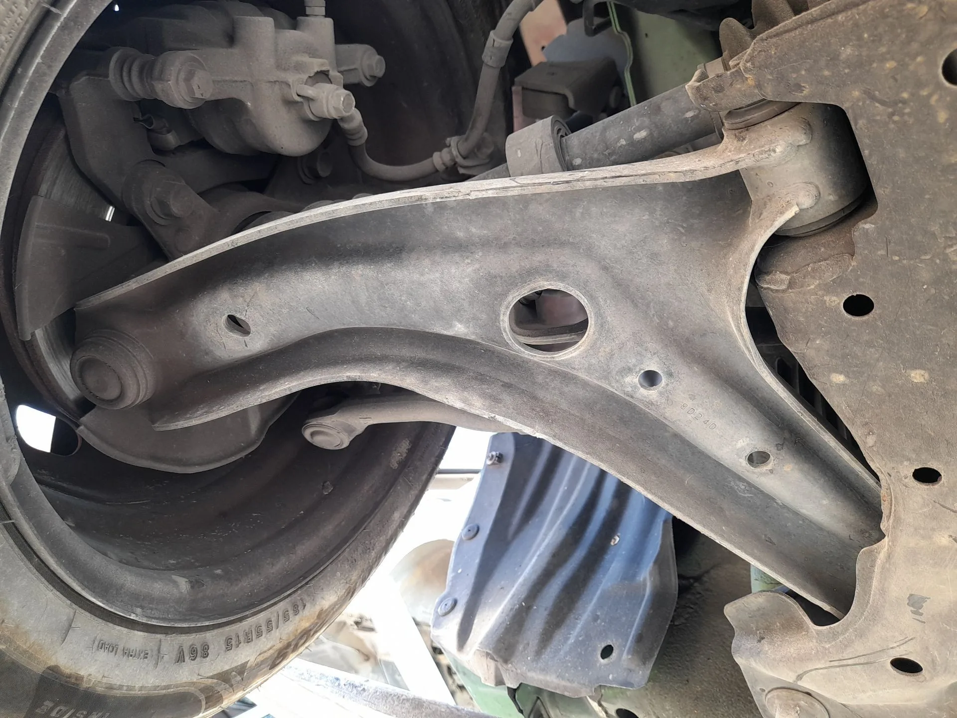 Brazo Suspension Inferior Delantero Derecho para Mazda 2 (De_, Dh_)