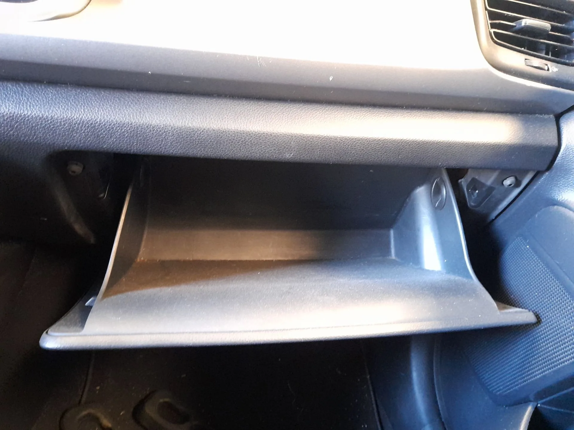Guantera para Kia Rio Iv (Yb, Sc, Fb)