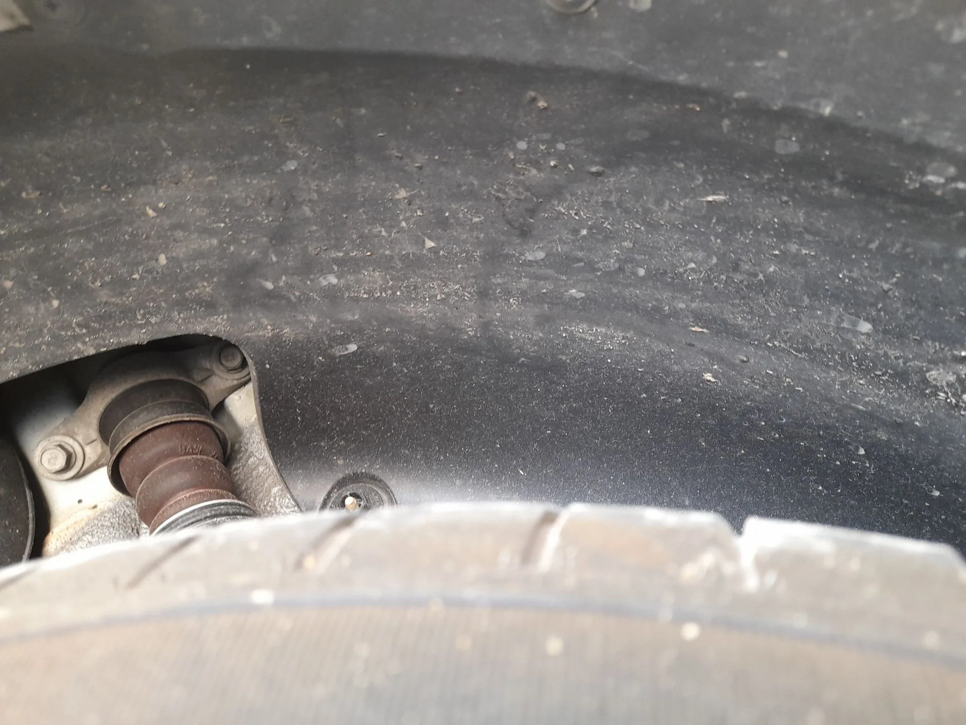 Plastico Pase Rueda Tras. Izq. para Kia Rio Iv (Yb, Sc, Fb)