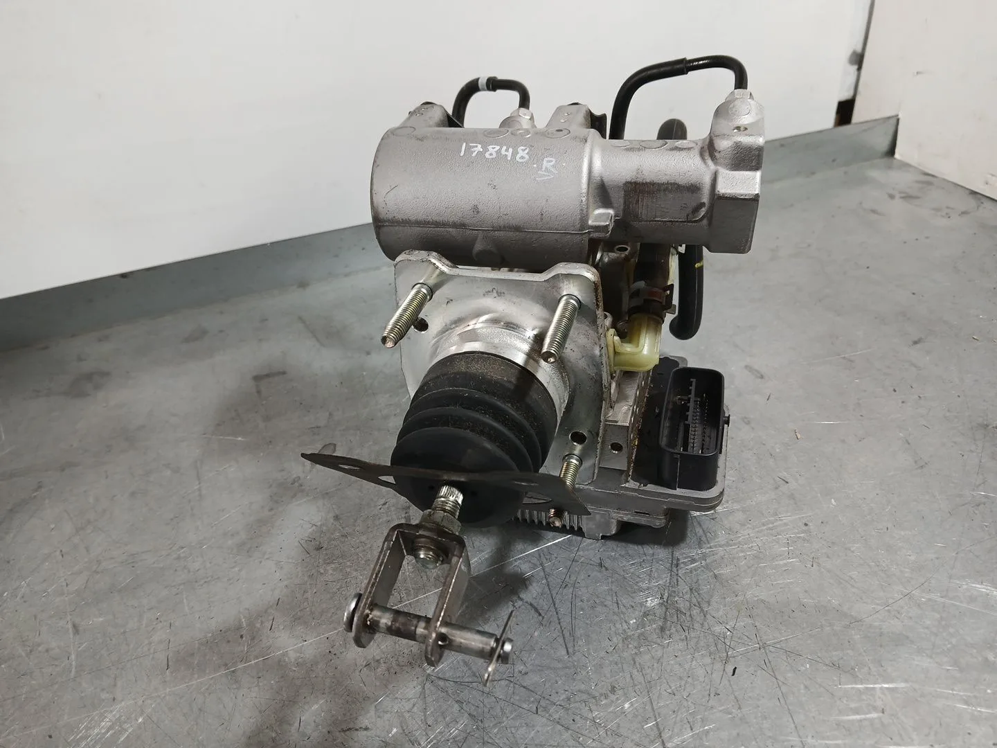 Abs para Toyota Auris (-E18) 1.8 Hybrid (Zwee186)