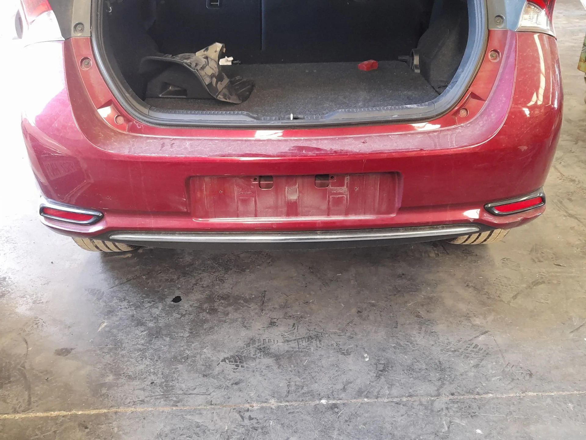 Paragolpes Trasero para Toyota Auris (-E18) 1.8 Hybrid (Zwee186)