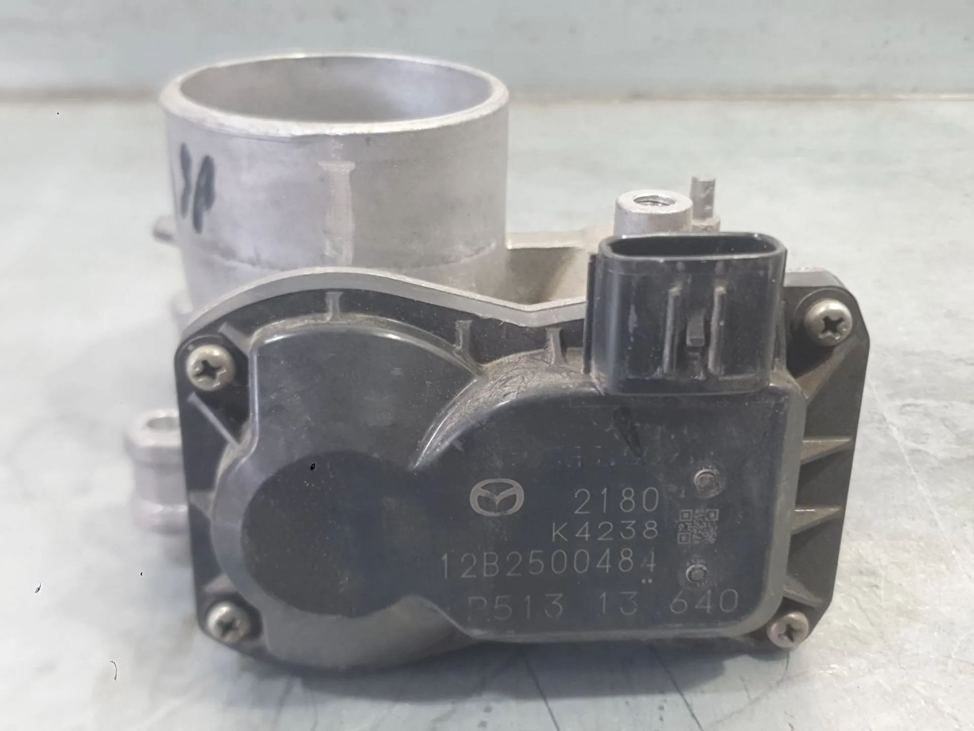 Caja Mariposa para Mazda 2 Lim. ()